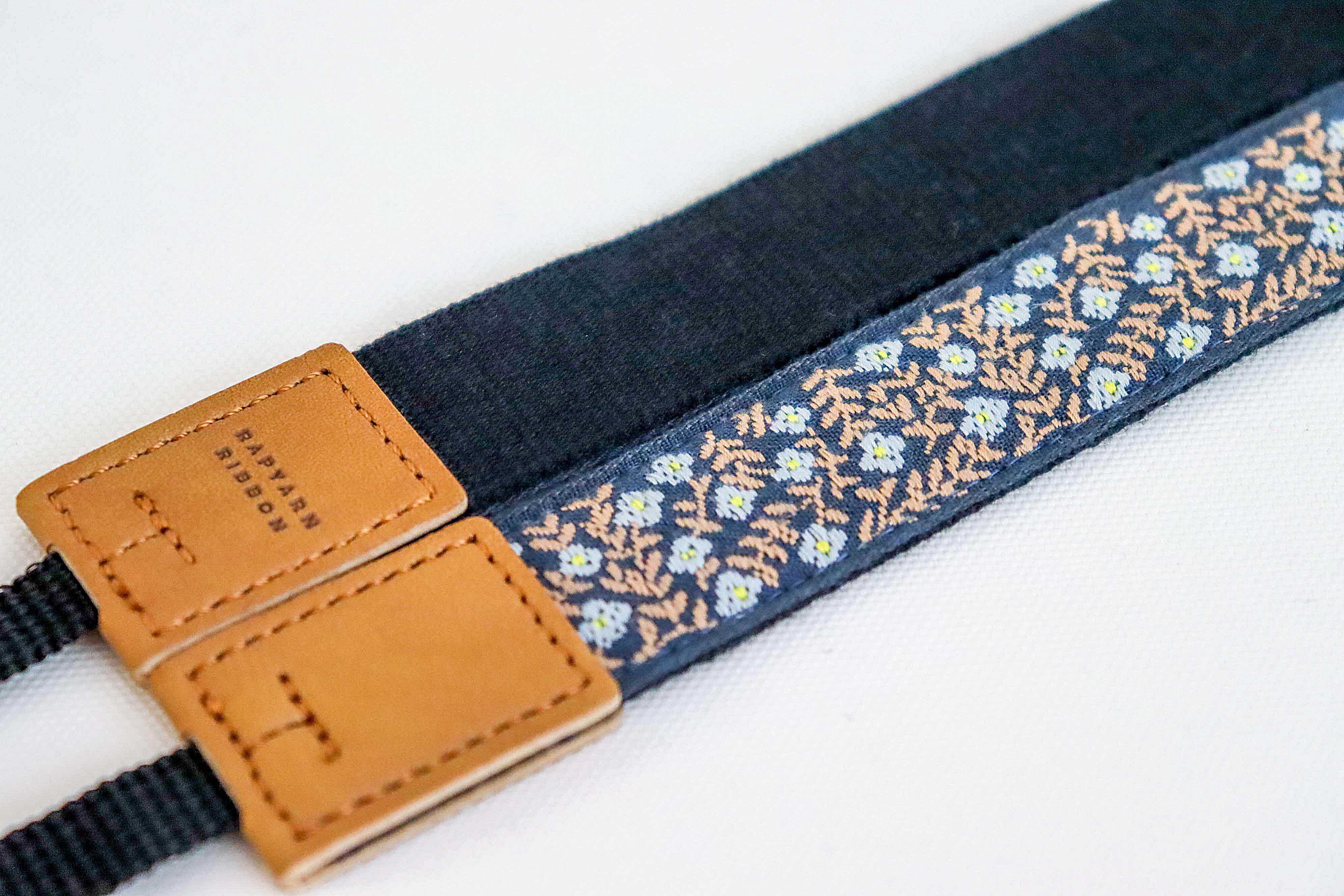 裏地：ブラック