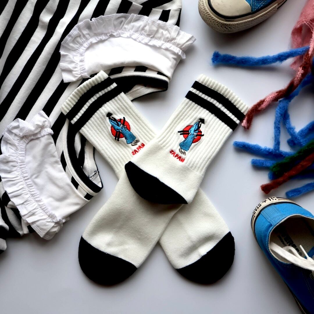 フリル、レースが付いた洋服にスパイスを