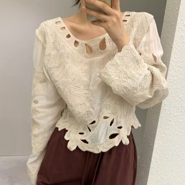 ベージュ