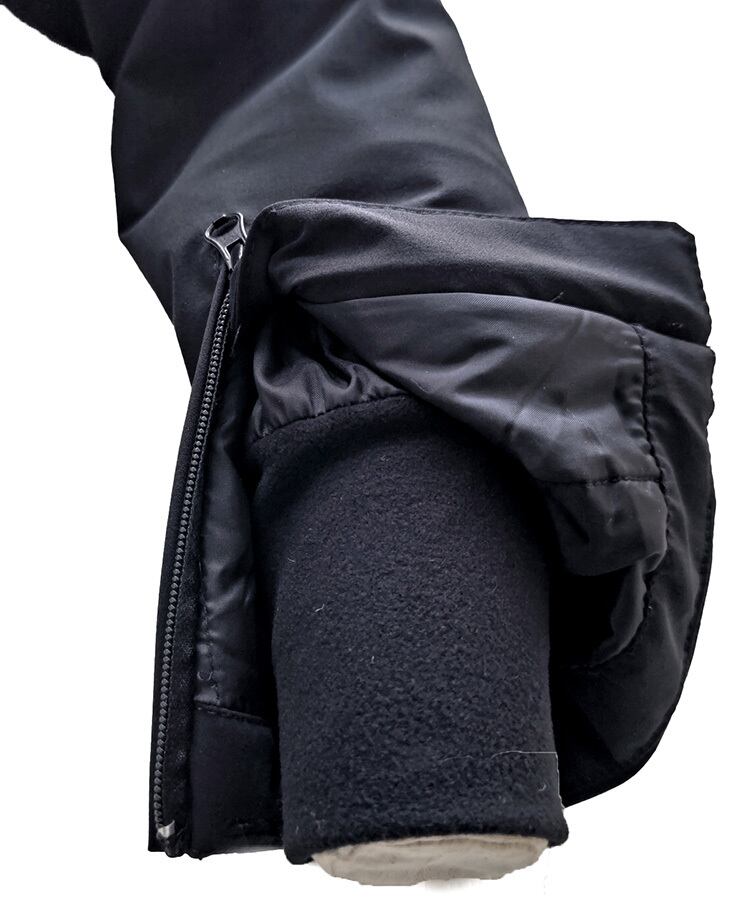 袖口にはインナーカフを装備し隙間風をシャットアウト