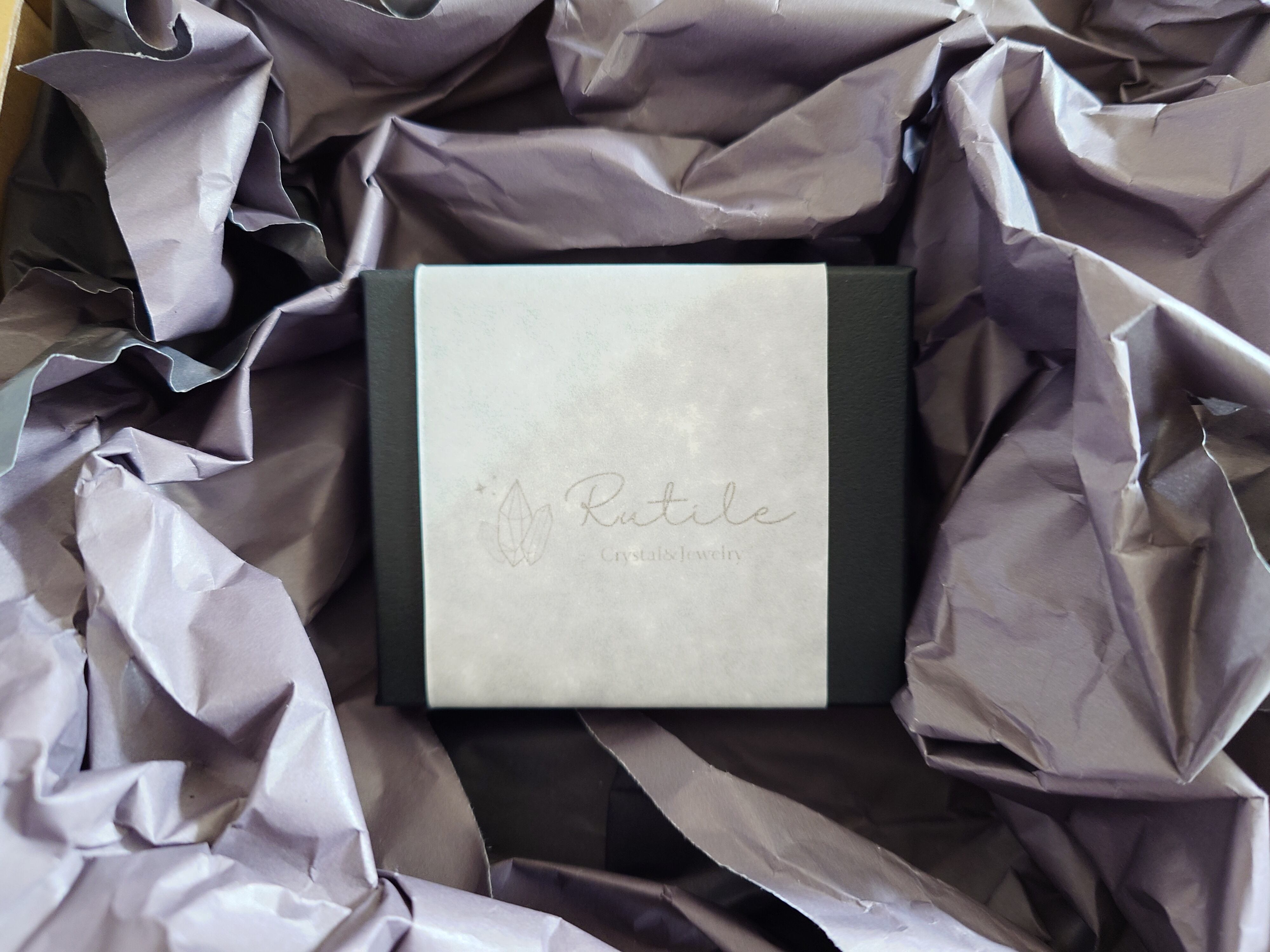 環境面に配慮し、紙製の緩衝材を利用して梱包いたします。