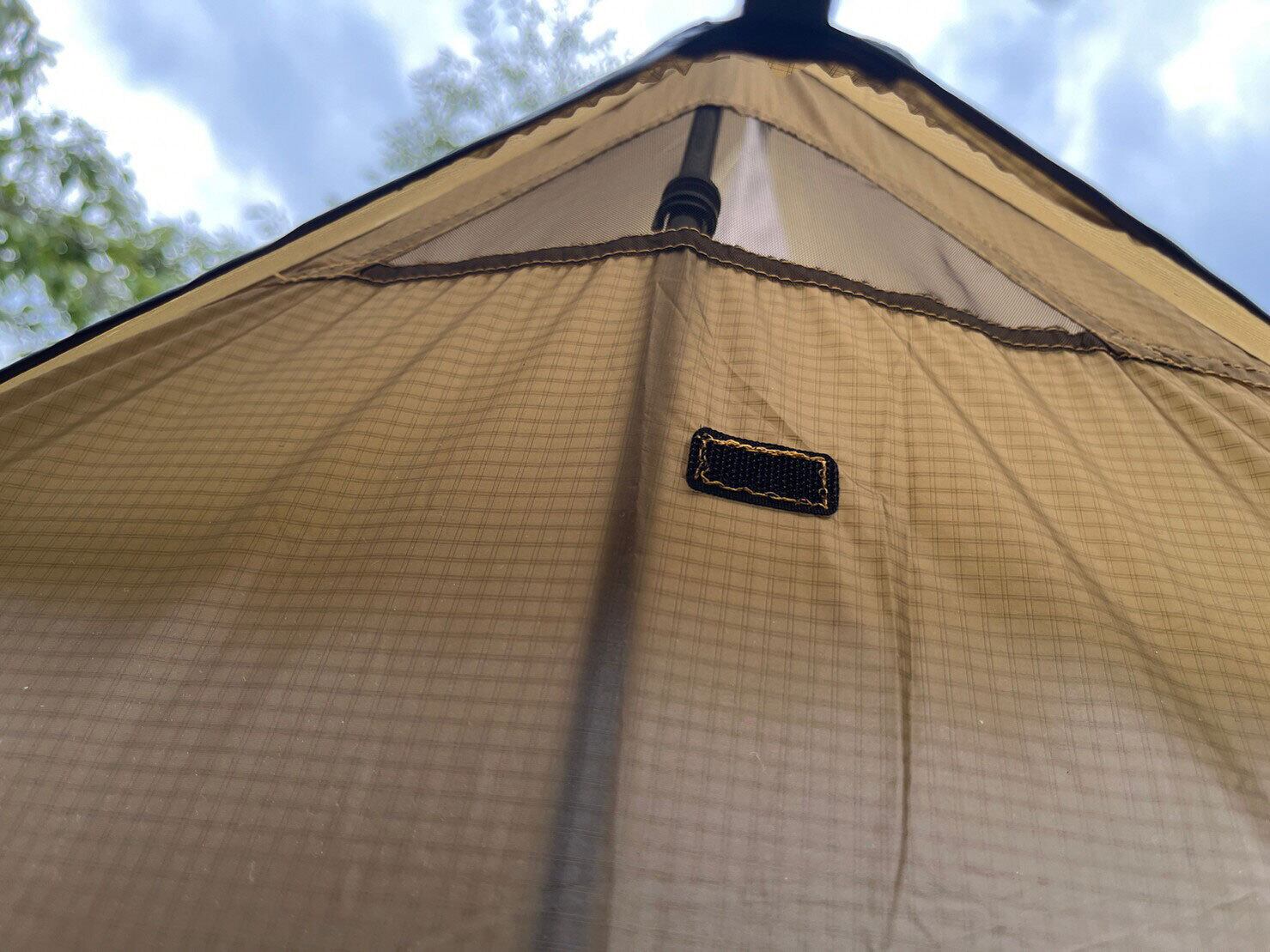 後方も内部にメッシュのベンチレーション