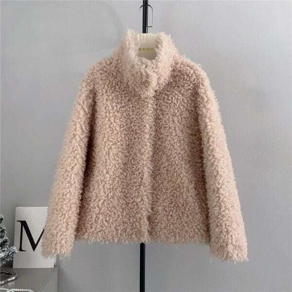 ピンクベージュ