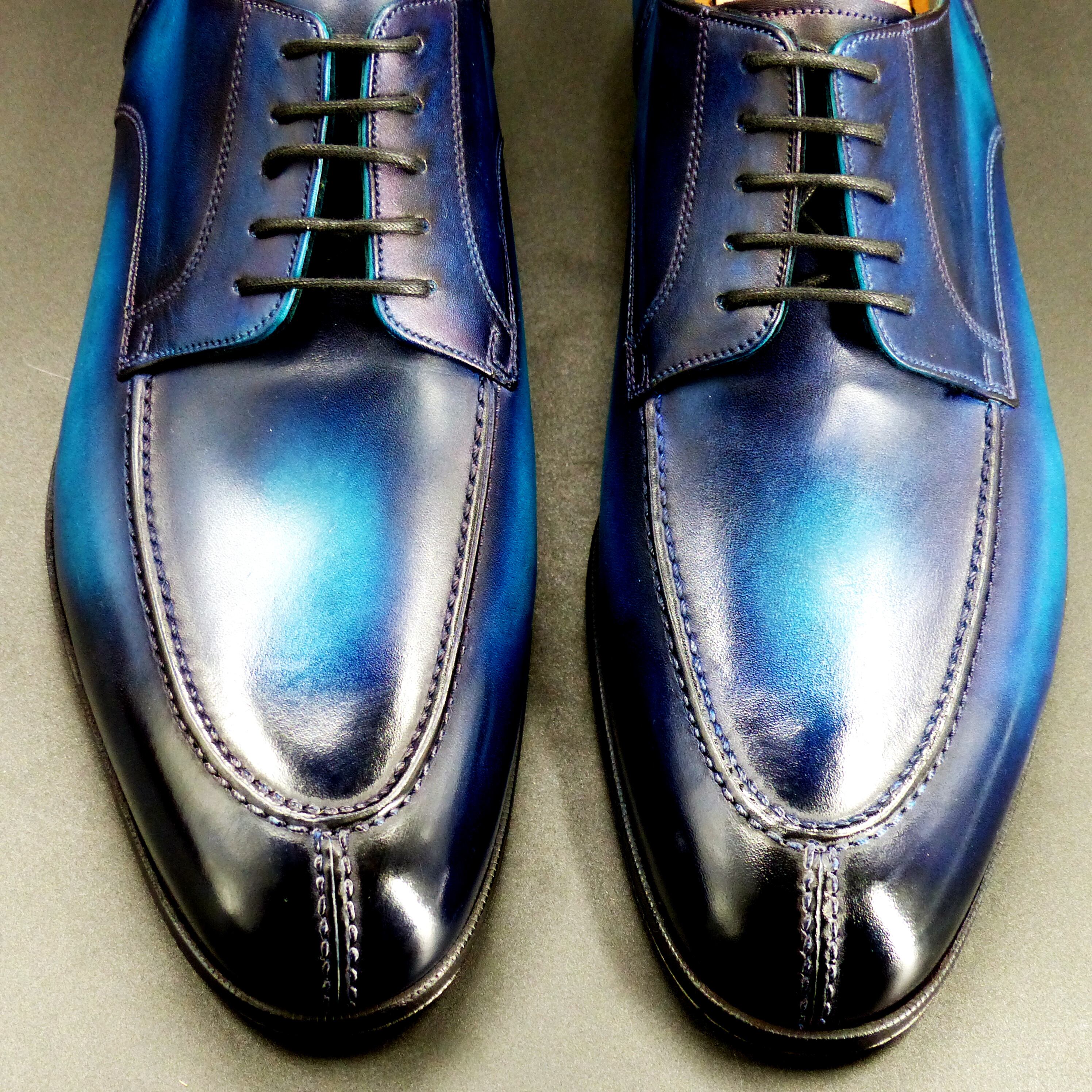 飽きのこないフォルムの欧州調アーモンド・トゥ