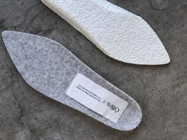 pointed-CELOSIA / BLACK | Offen