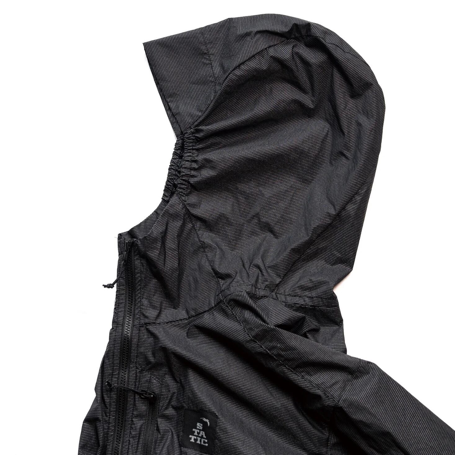 シンプルでフィット感の良いフーディ