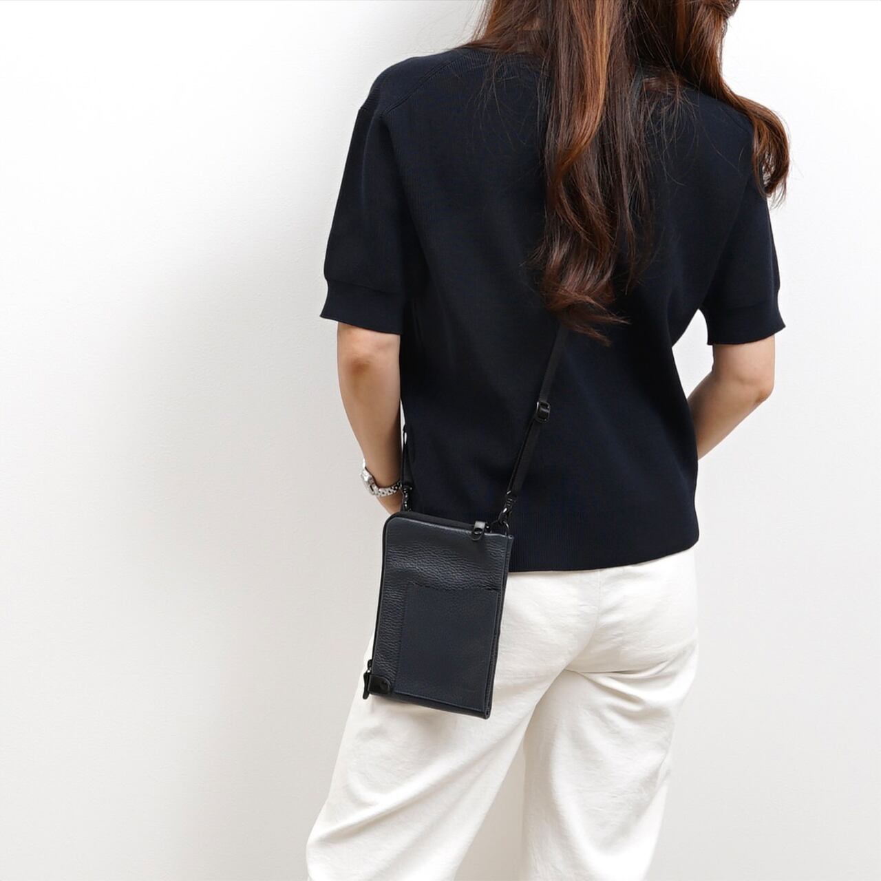 日々の買い物に荷物は小さくスタイリッシュに。