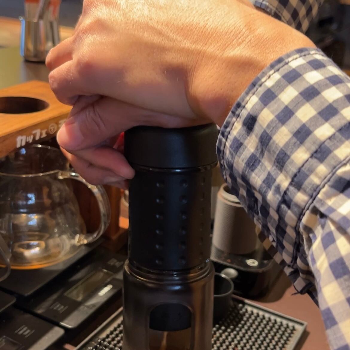 熱湯を注いでひたすらポンピングします！