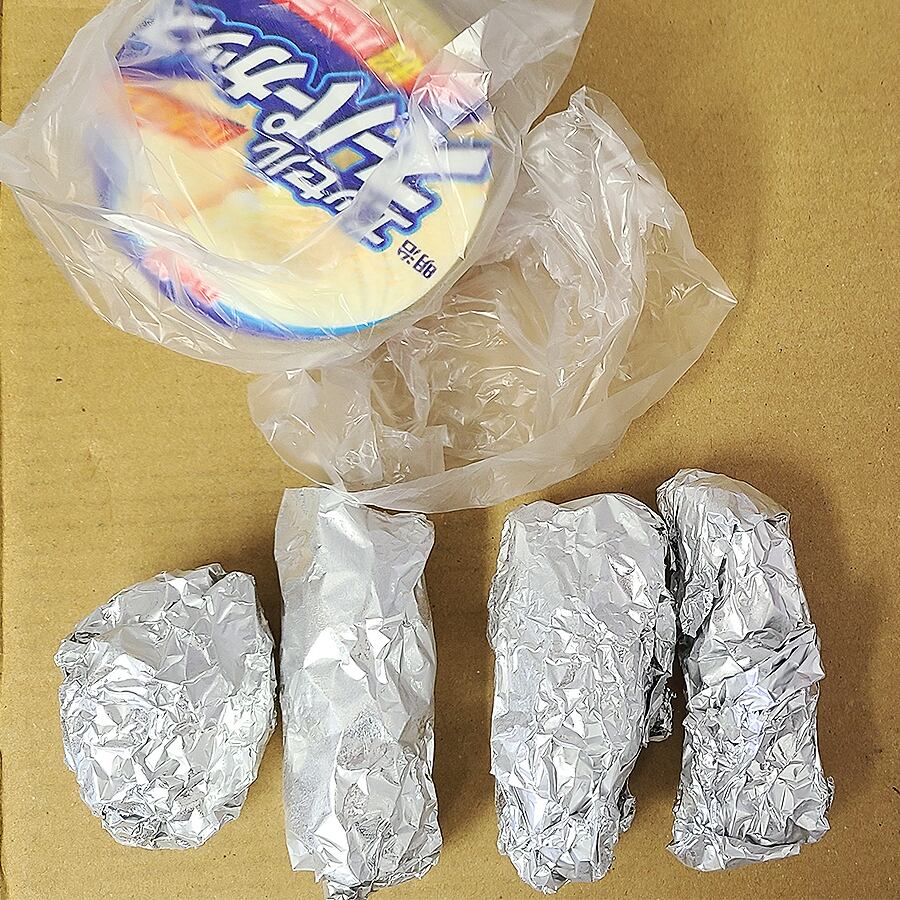 焼き上げた安納芋を冷凍庫で一度凍らせます。