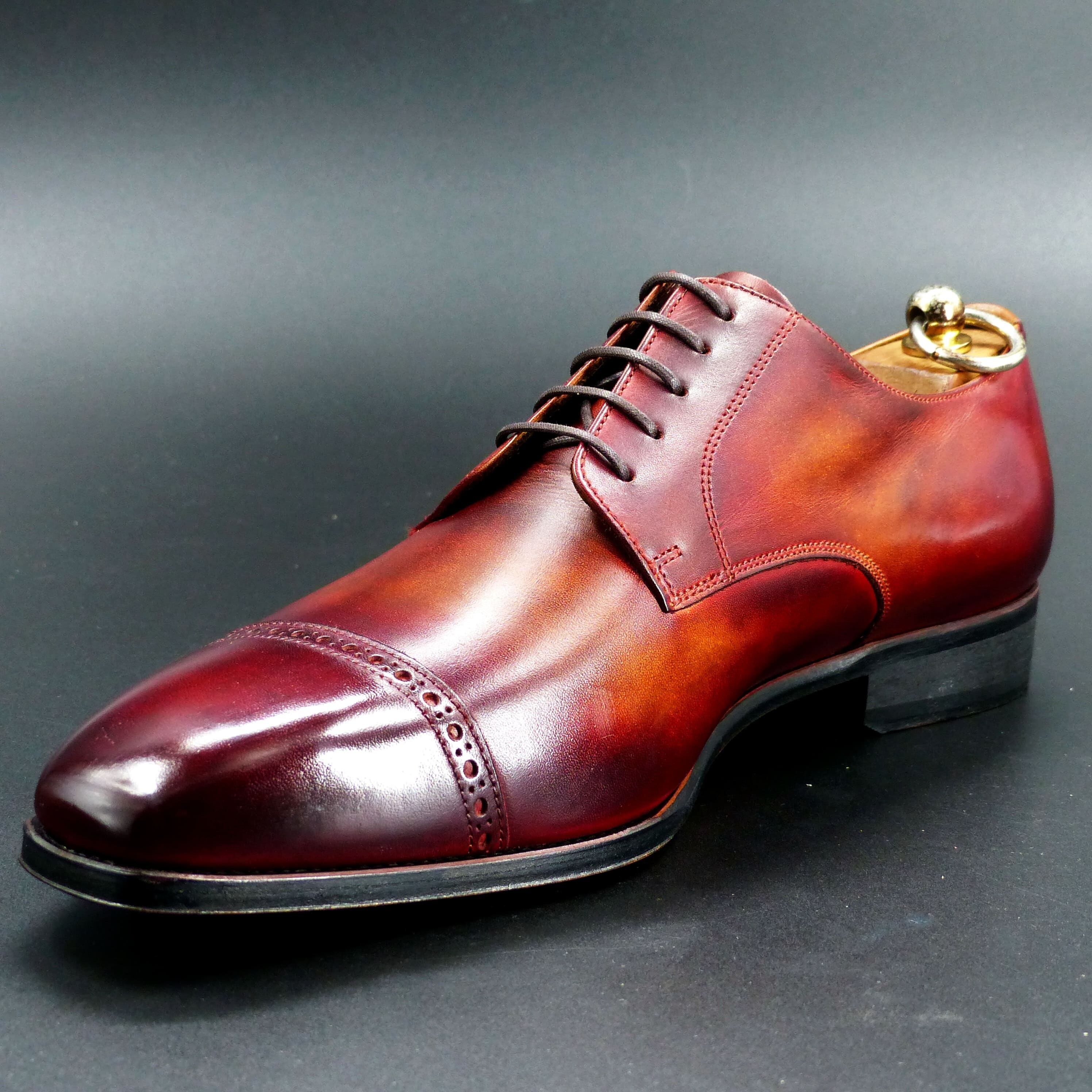 踏まずのくびれが美しい