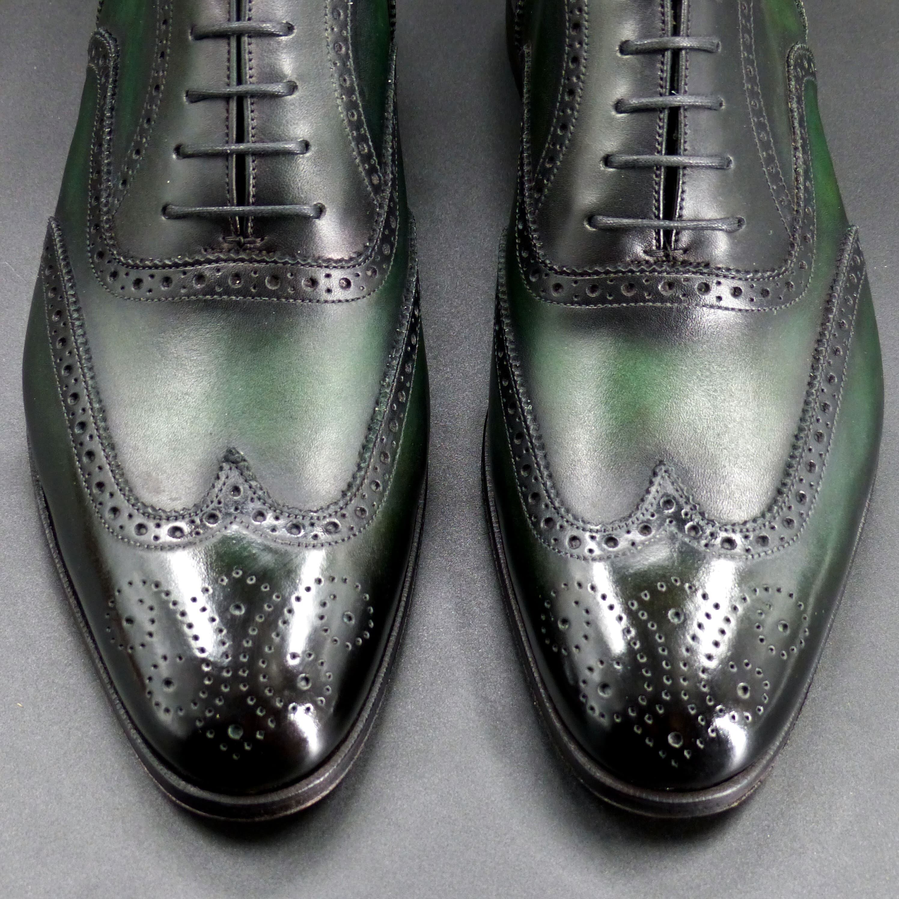 飽きのこないフォルムの英国調ラウンド・トゥ