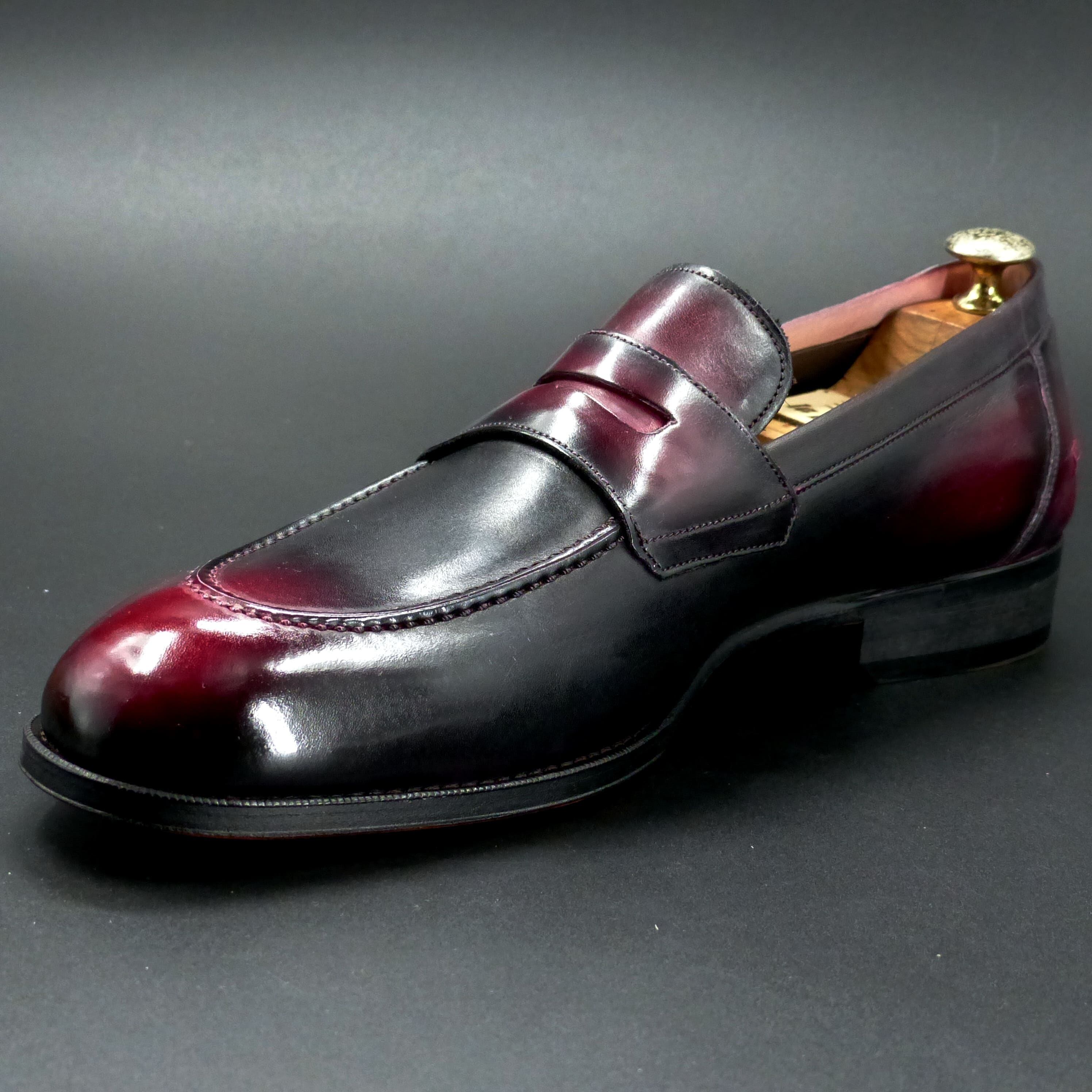 踏まずのくびれが美しい