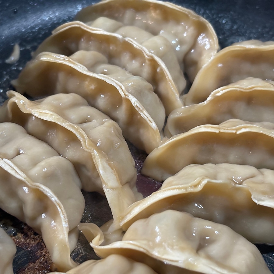水をはって蒸し焼きに