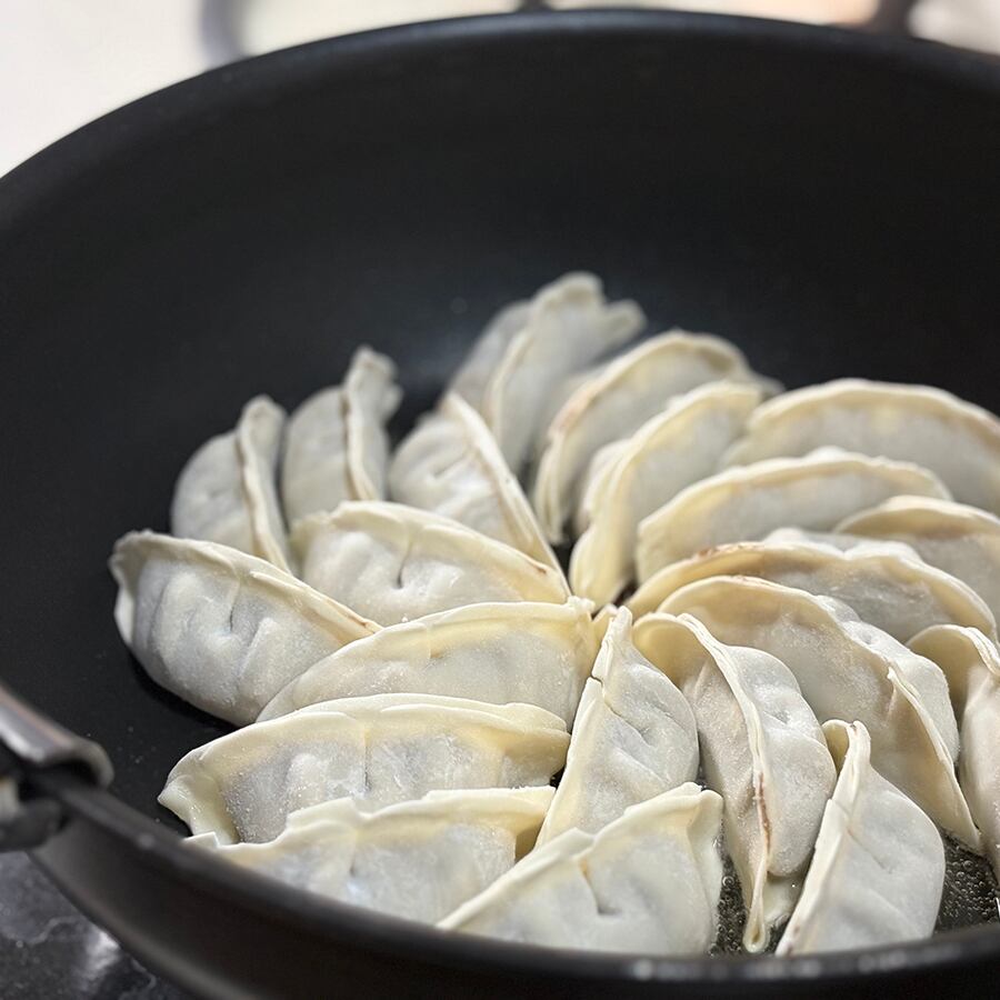 冷凍のままフライパンへ