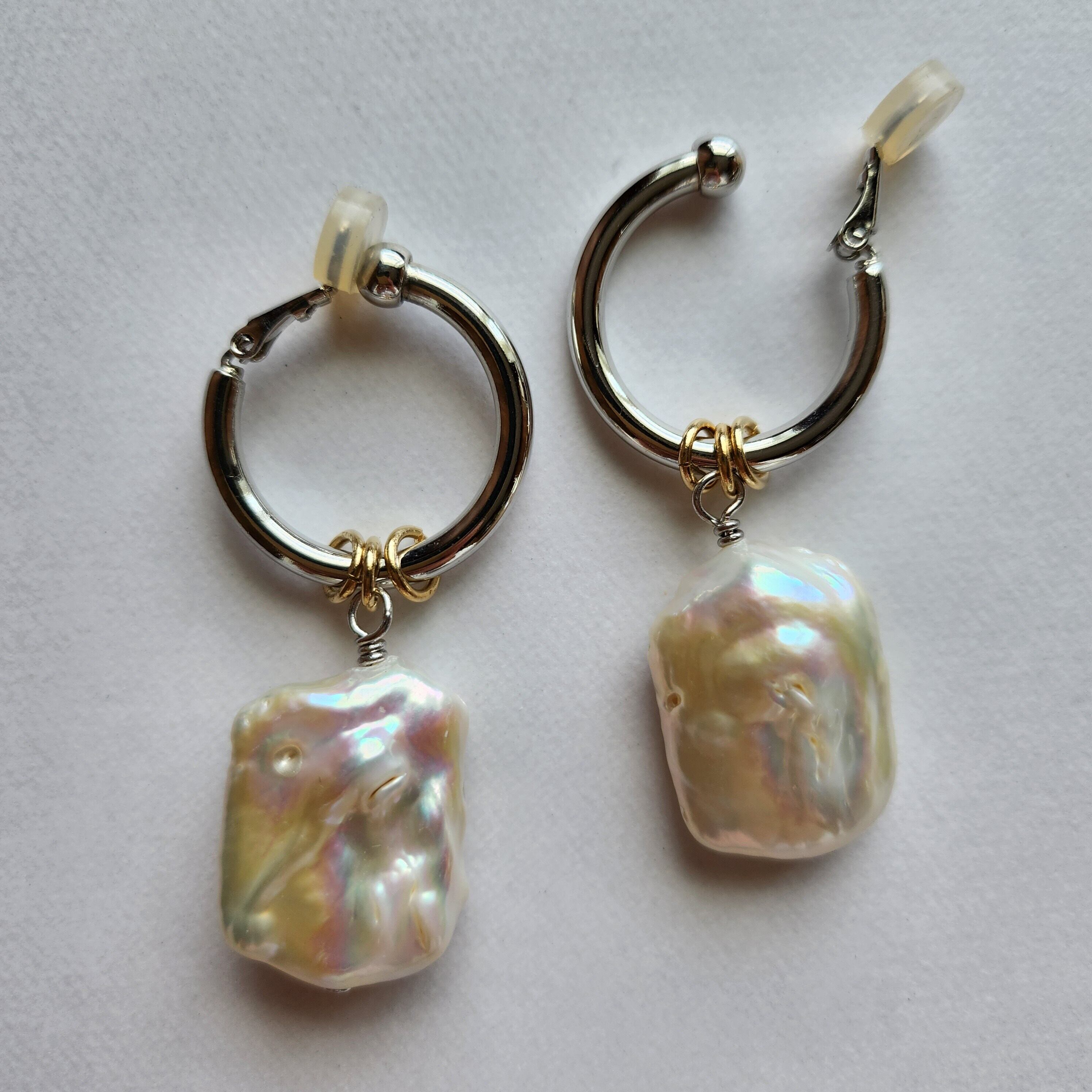 イヤリングには、シリコンキャップをつけています