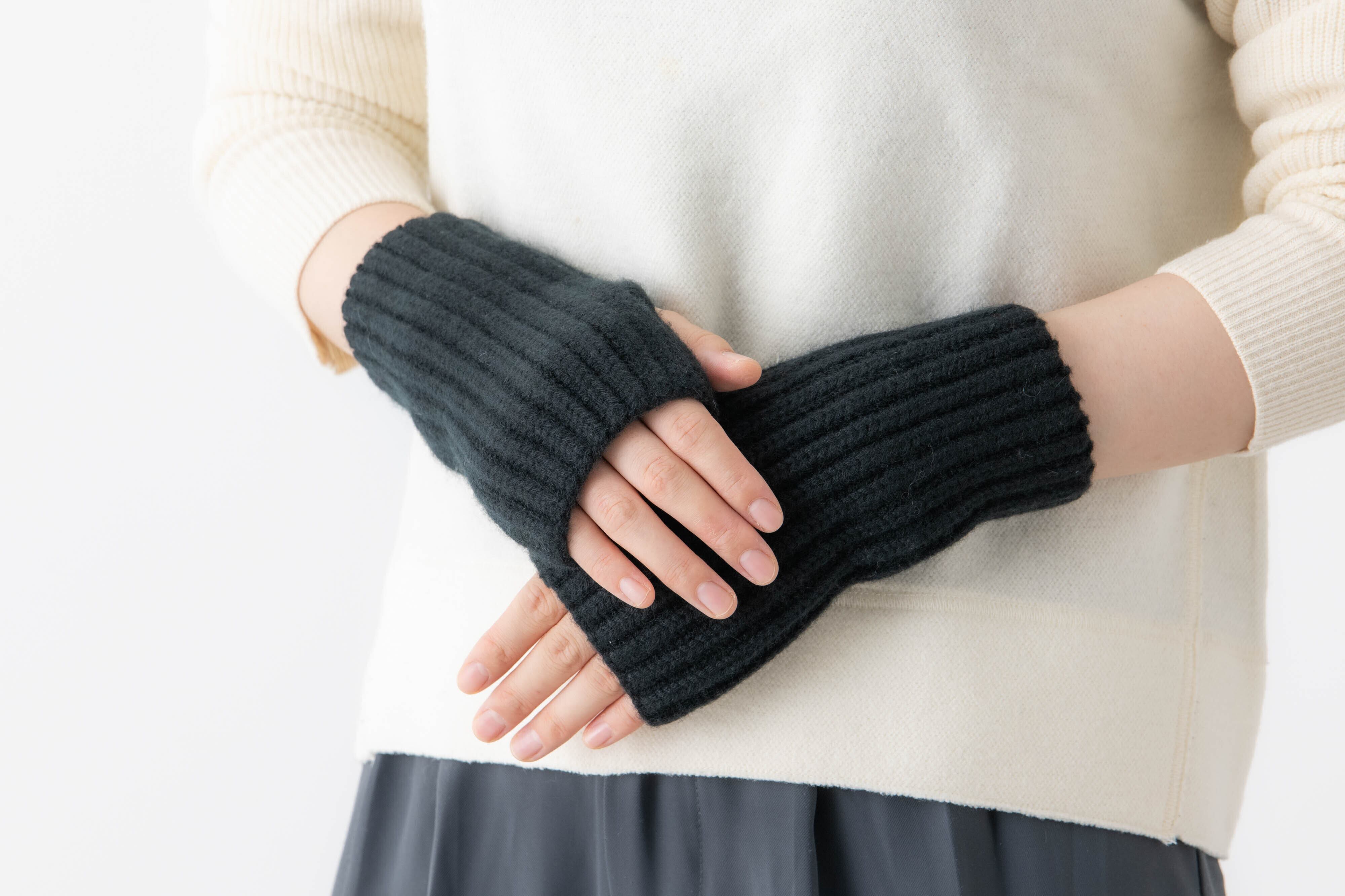 〈ブラック〉指先が使えると重宝です。