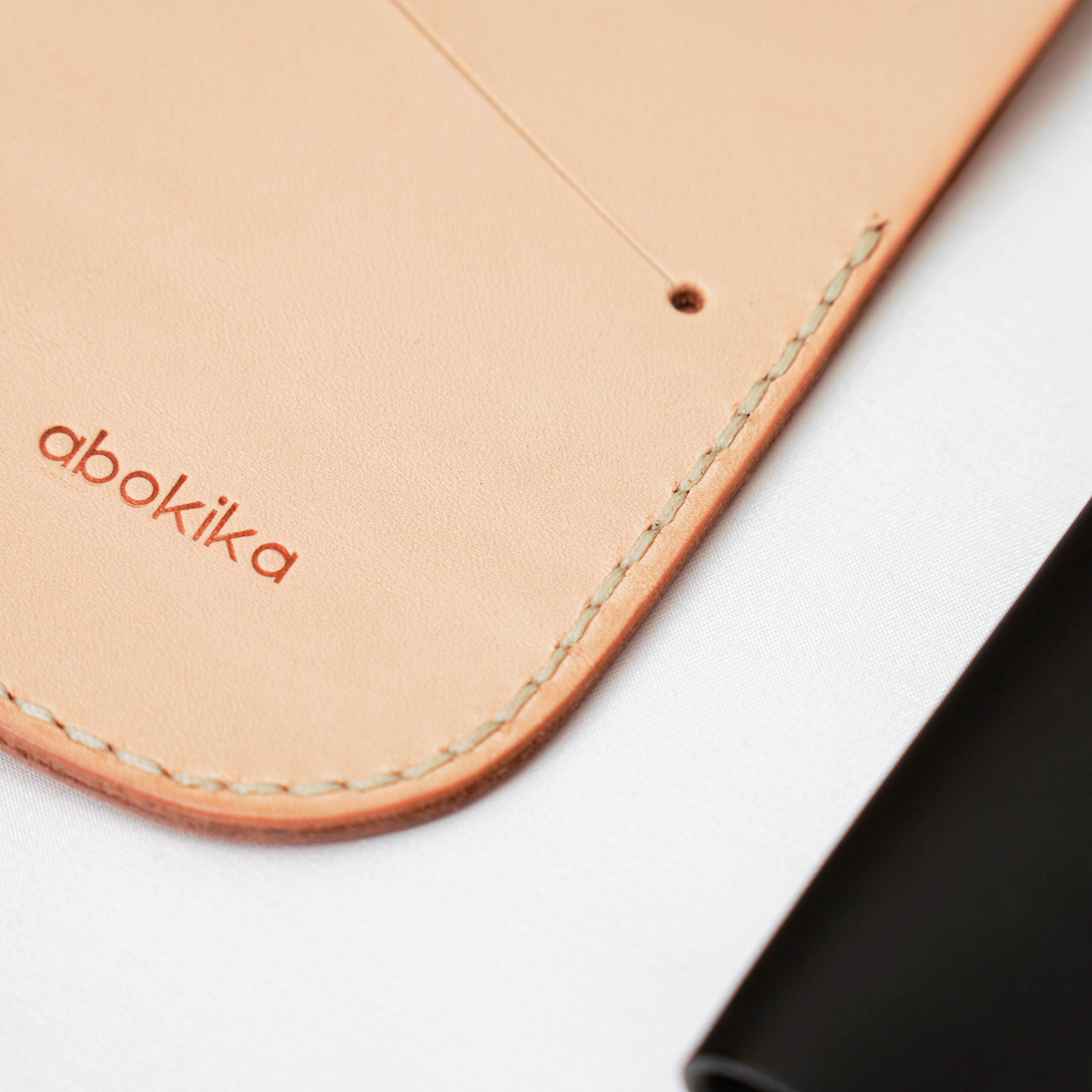 2016年10月にスタートした、ロンドン在住の馬場亜希子氏によるレザー＆リネンを中心としたブランド