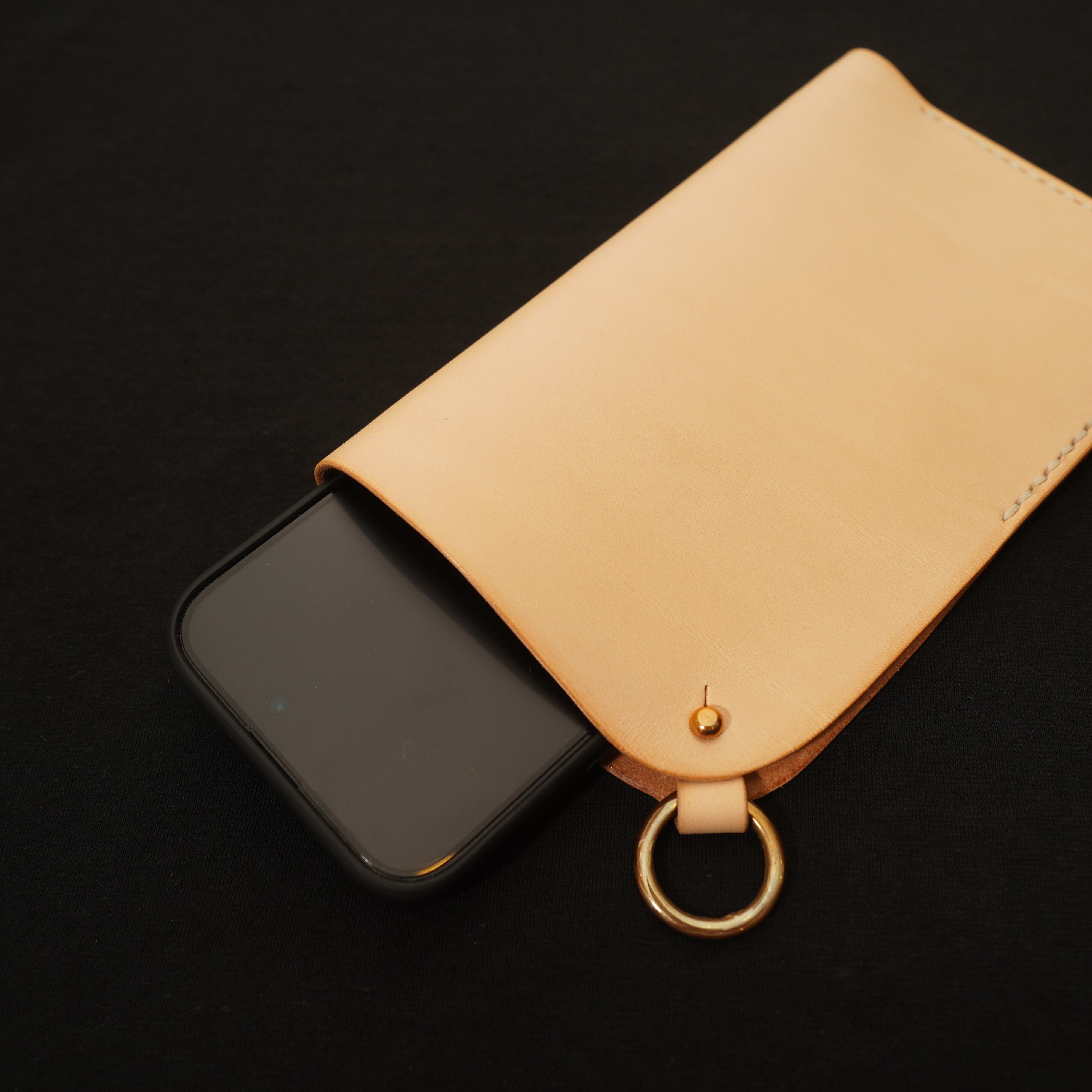 コンテンポラリーで実用的、一生使い続けられる飽きの来ないデザインとクオリティーを探求すること。