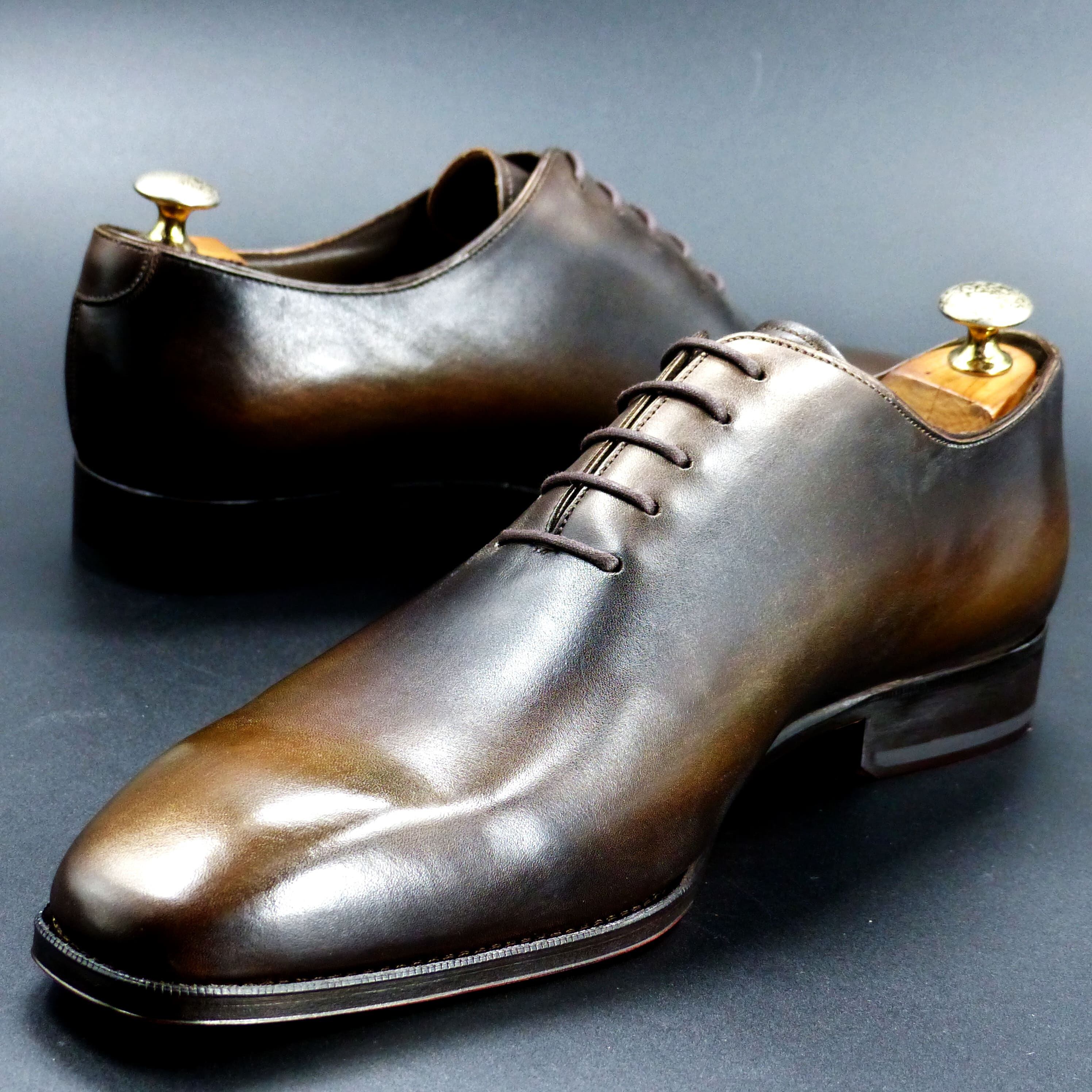 踏まずのくびれが美しい