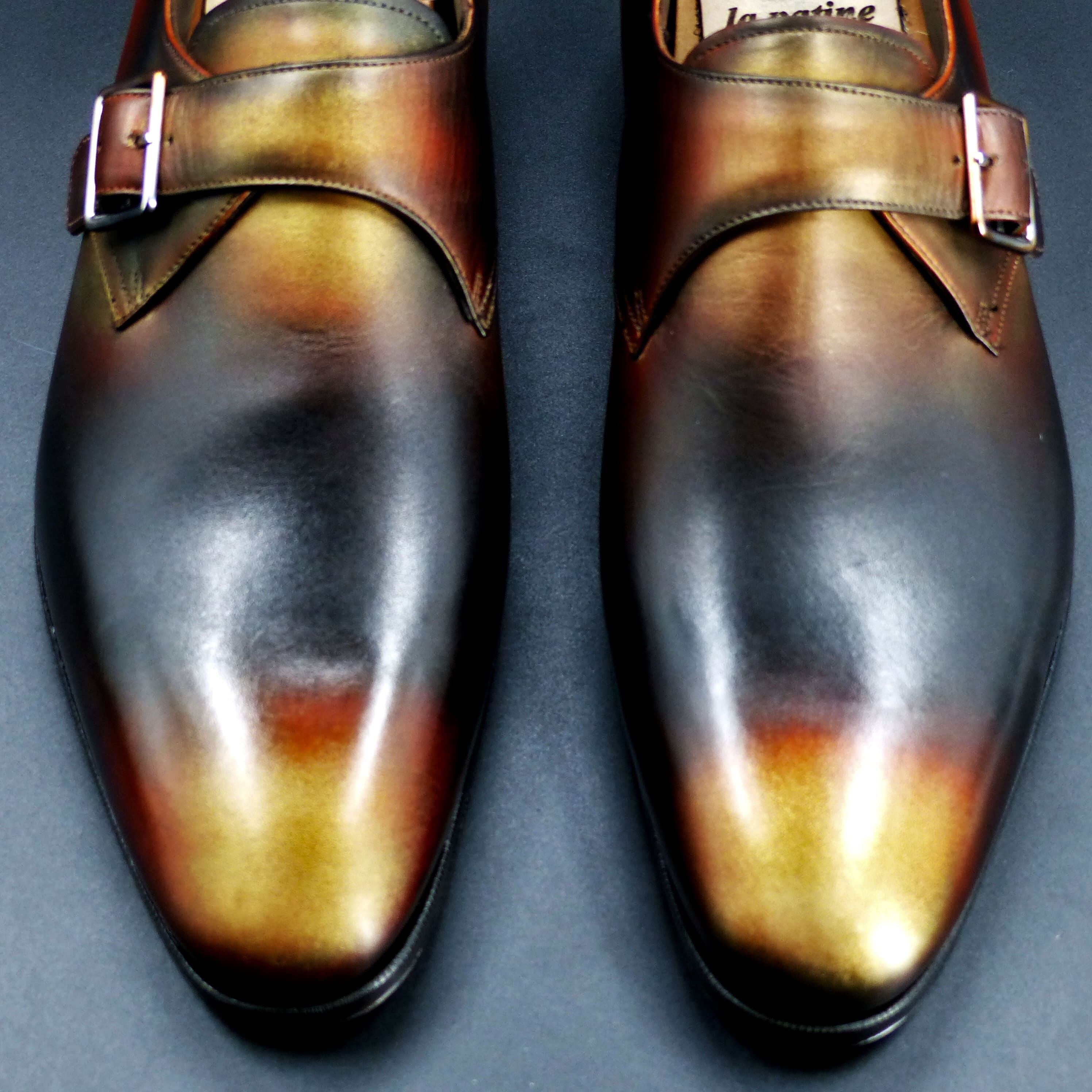 飽きのこないフォルムの英国調ラウンド・トゥ