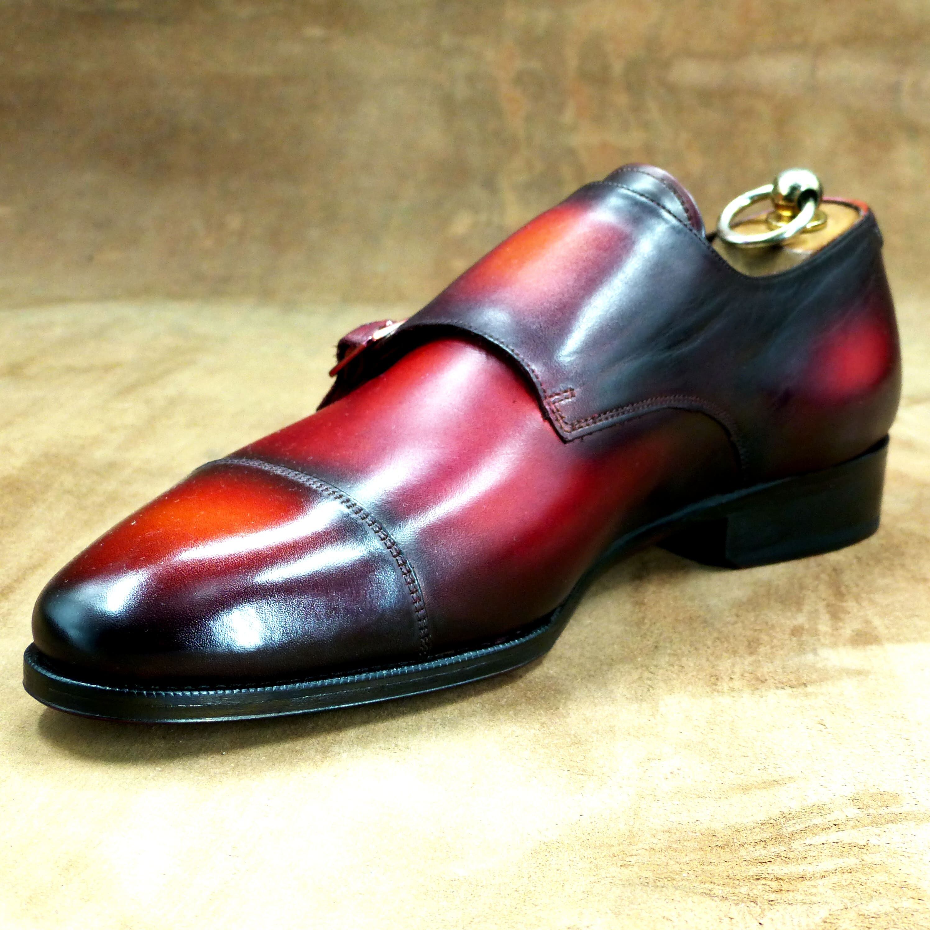 踏まずのくびれが美しい