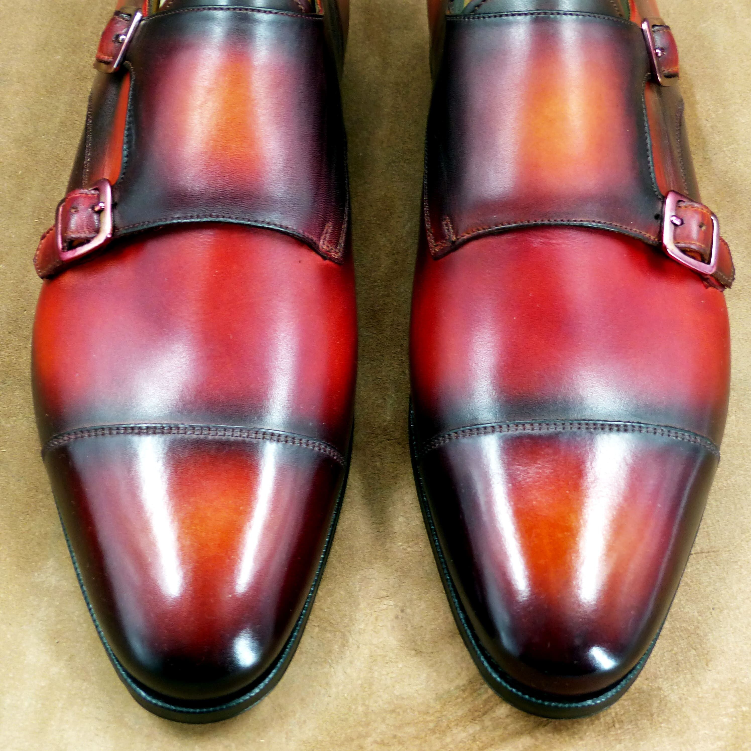 飽きのこないフォルムの英国調ラウンド・トゥ