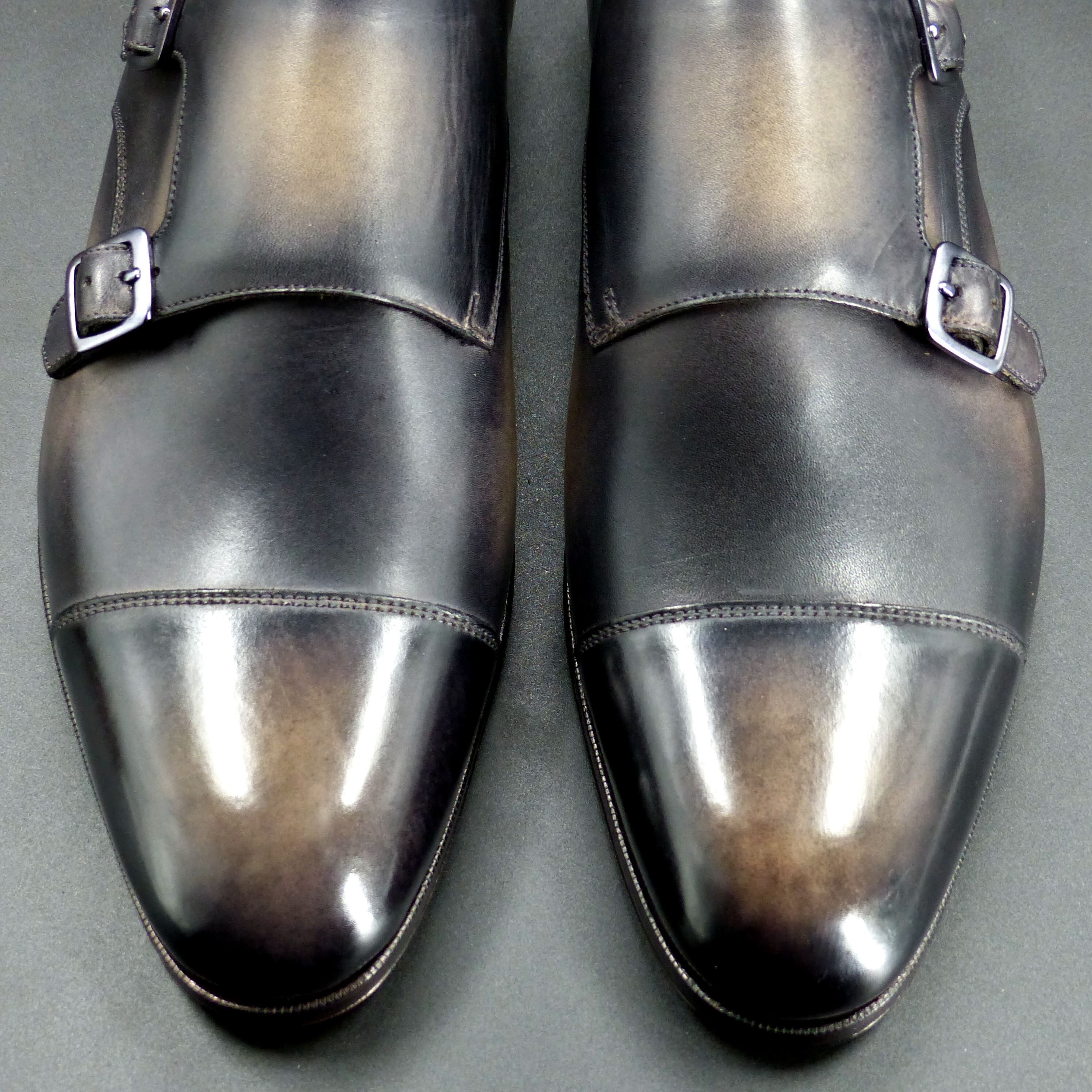 飽きのこないフォルムの英国調ラウンド・トゥ