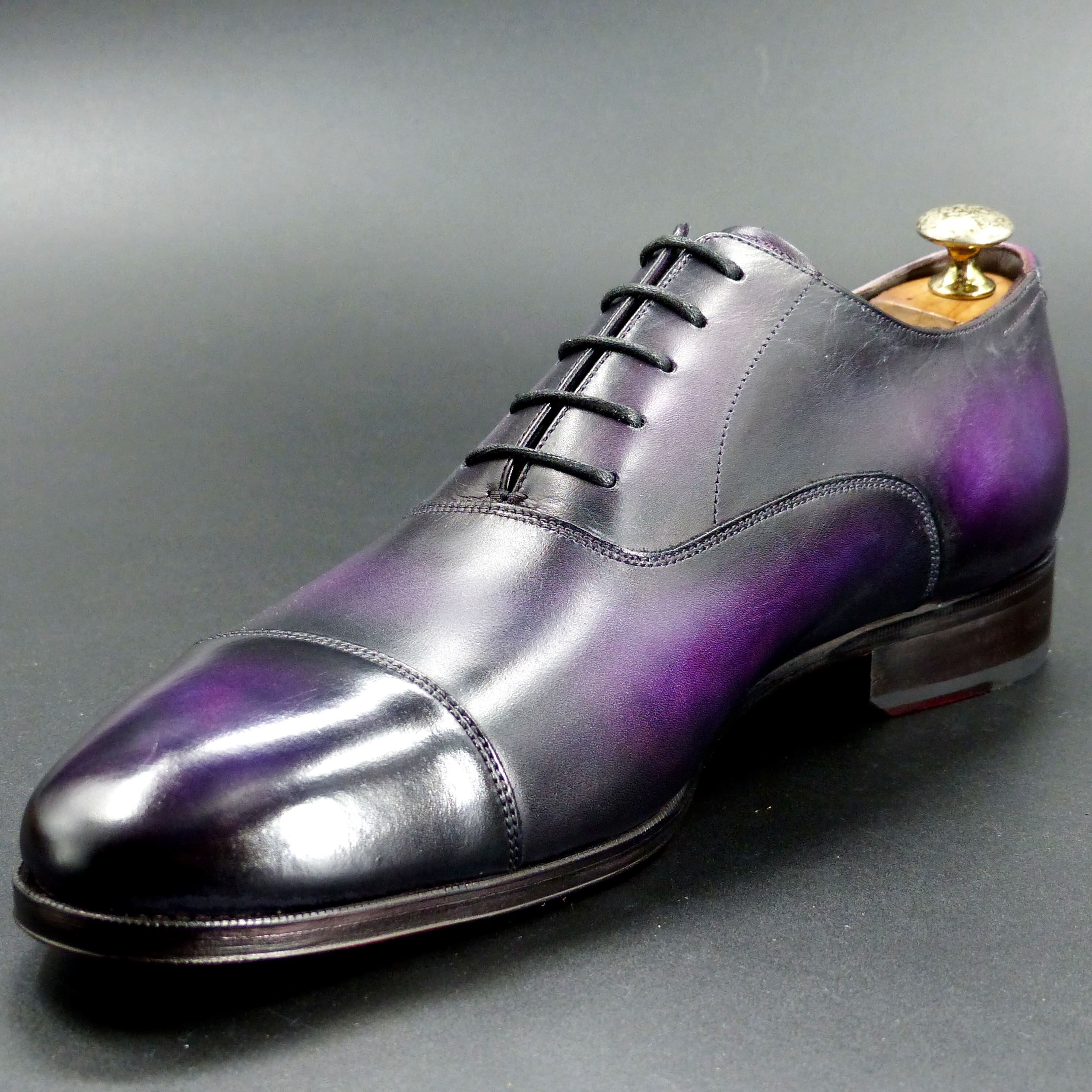 踏まずのくびれが美しい