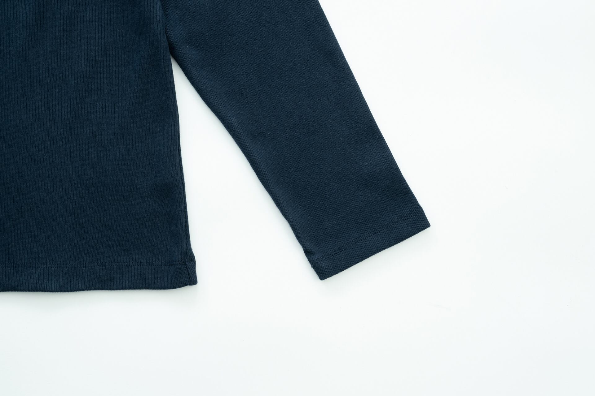 ほどよい長さの袖。折り返してもかわいい