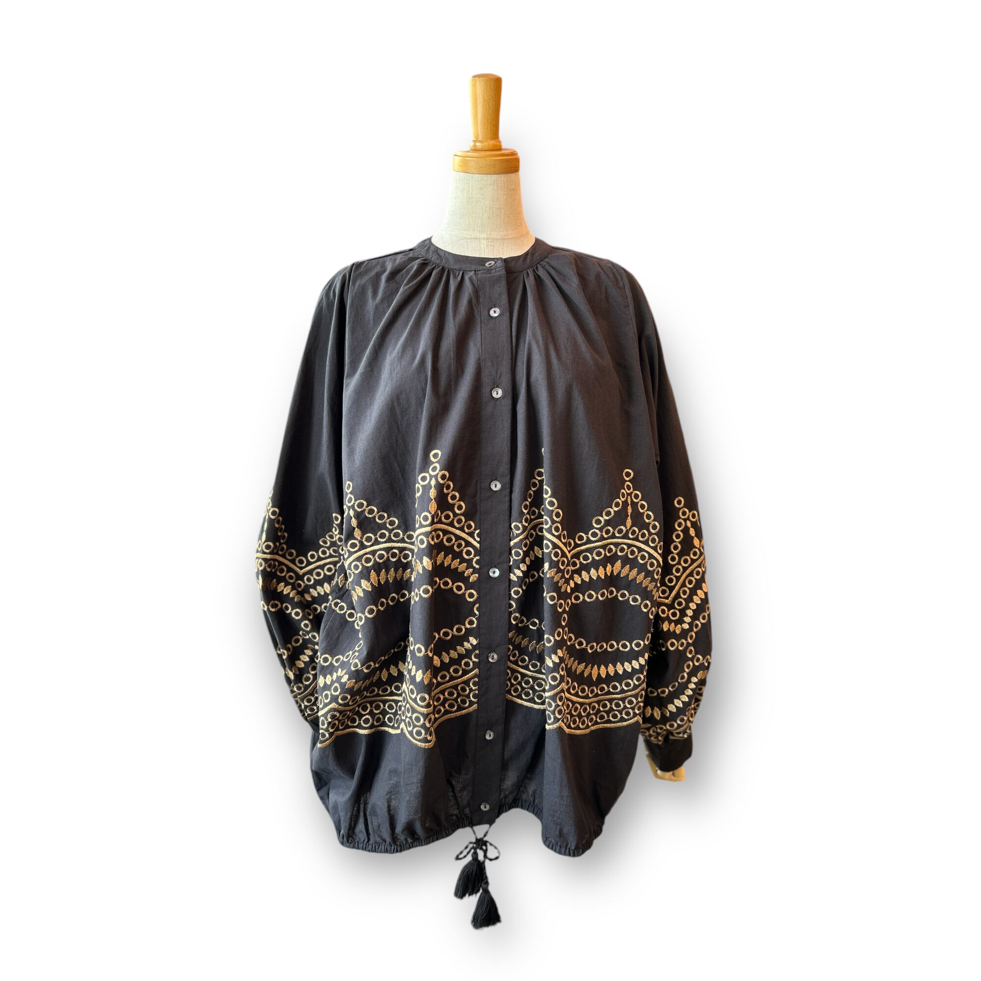 IKITSUKE（刺繍バルーンスリーブシャツ）