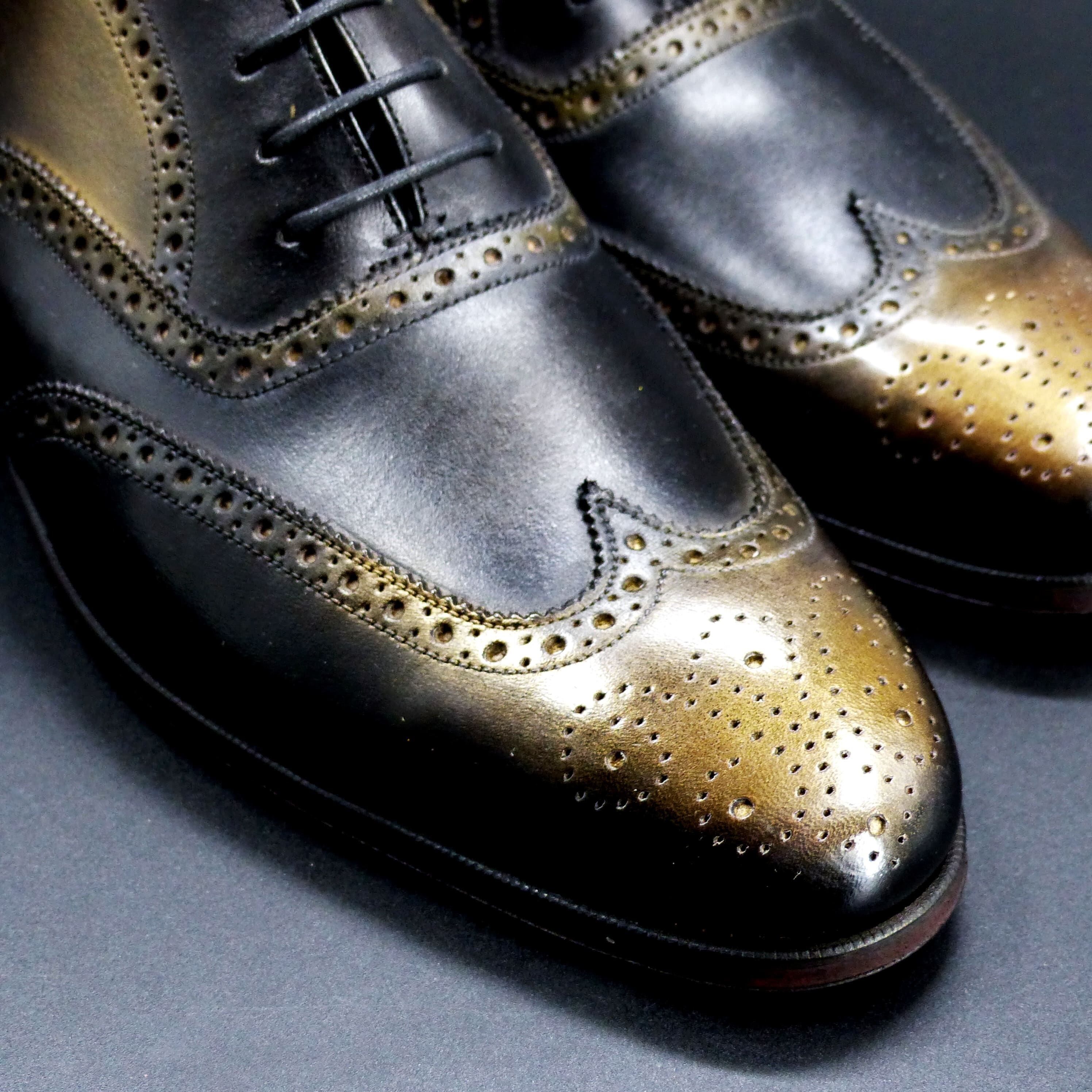 トゥの部分は透明感のあるハンドポリッシュ