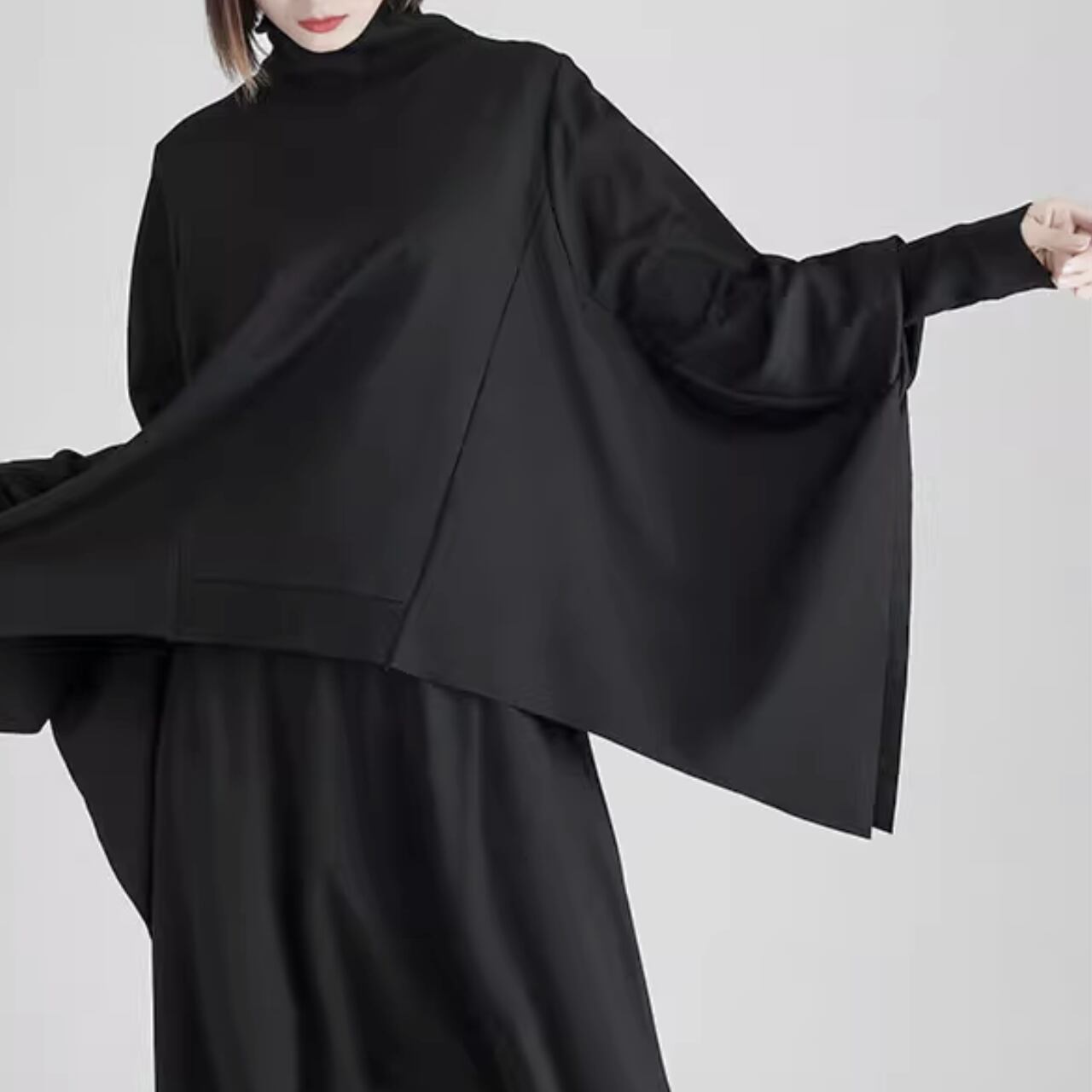 Transformed bat sleeve sweatshirt C0623