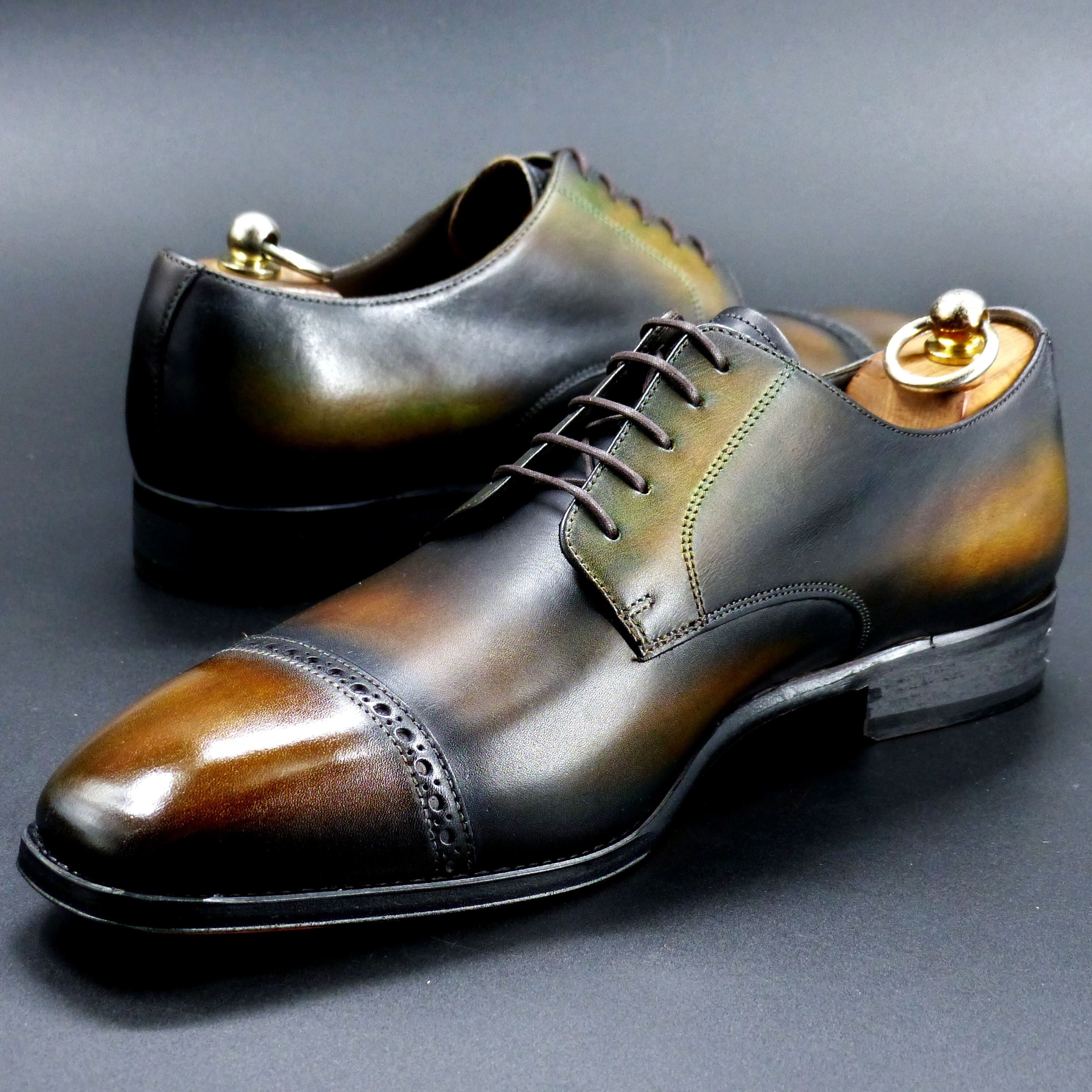 踏まずのくびれが美しい