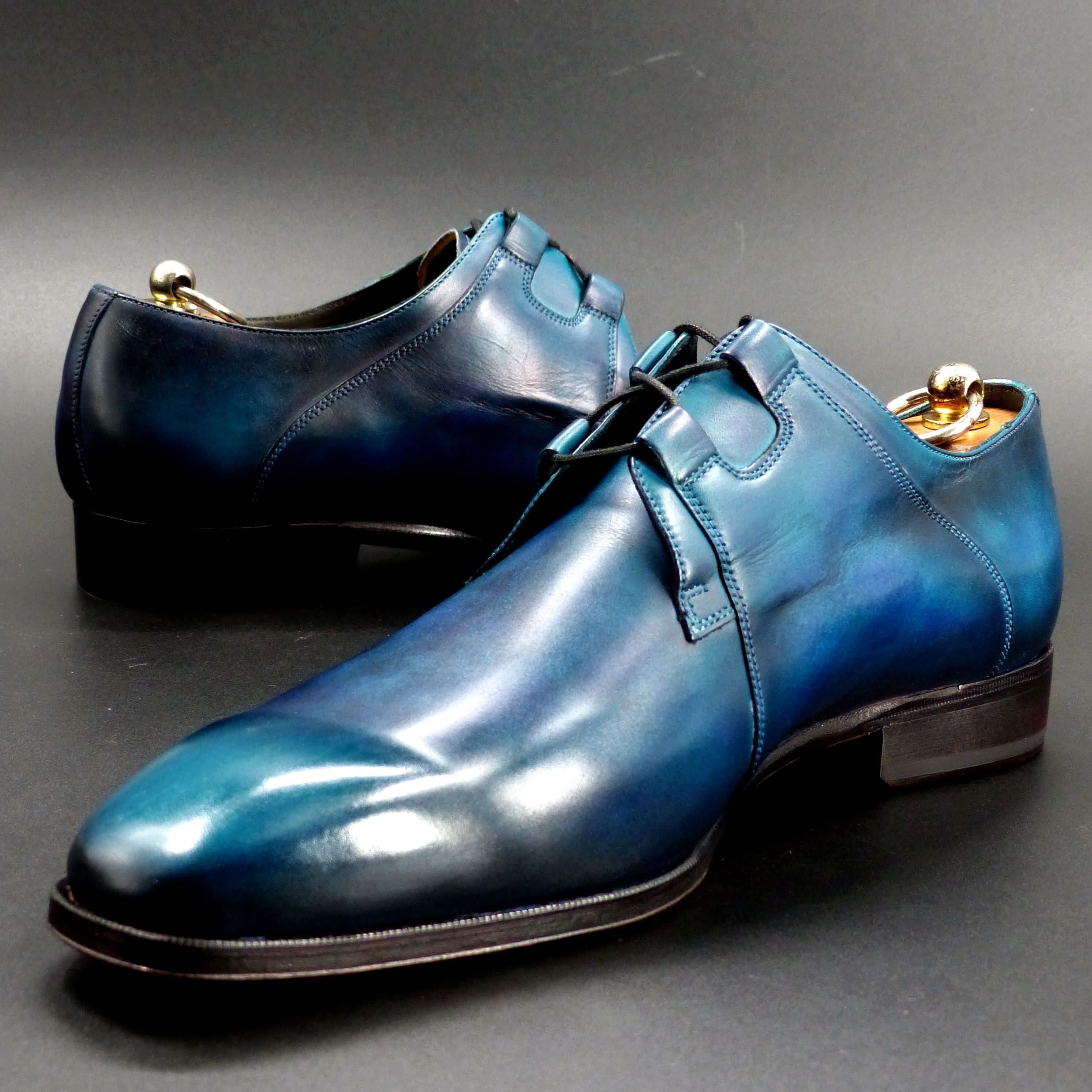 踏まずのくびれが美しい