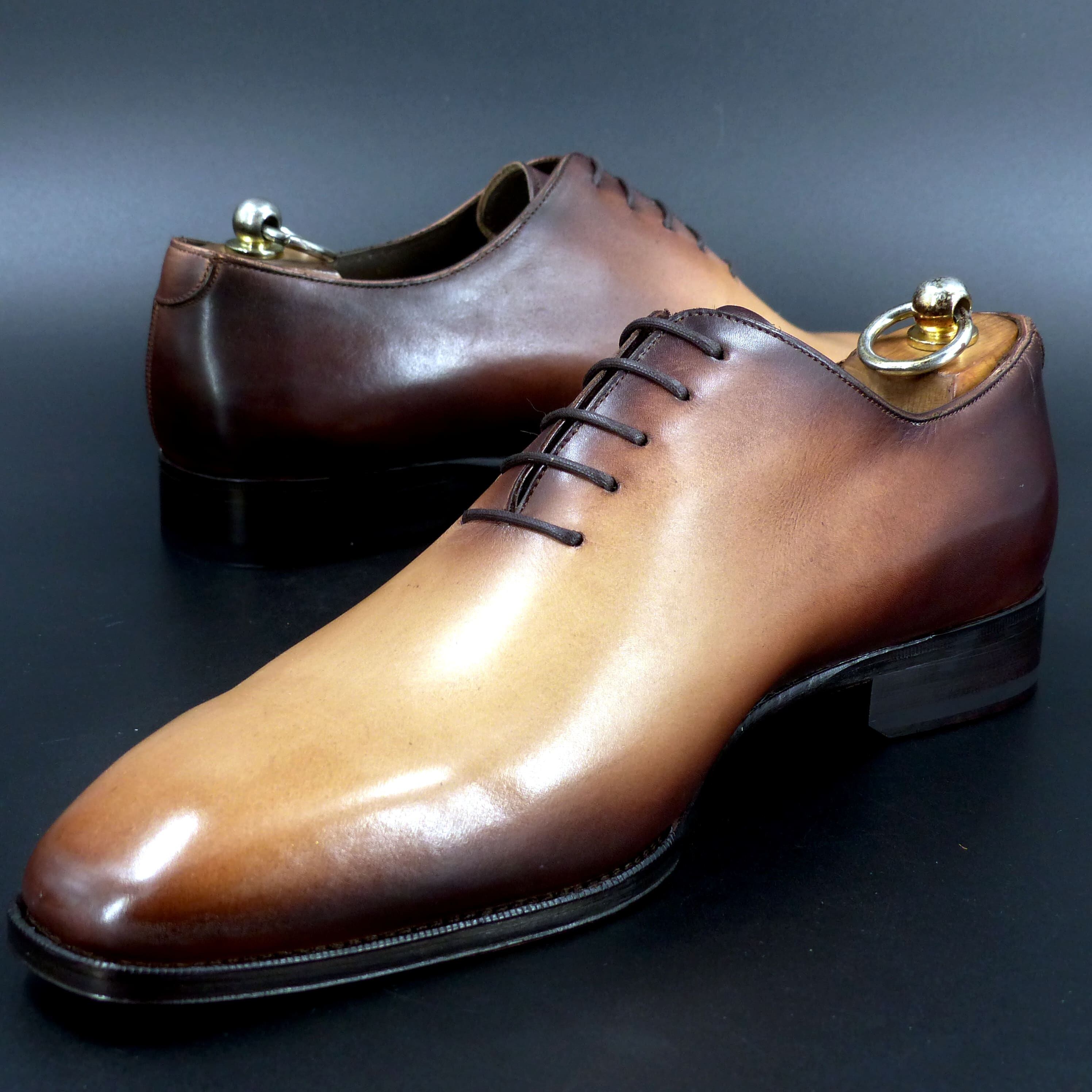 踏まずのくびれが美しい