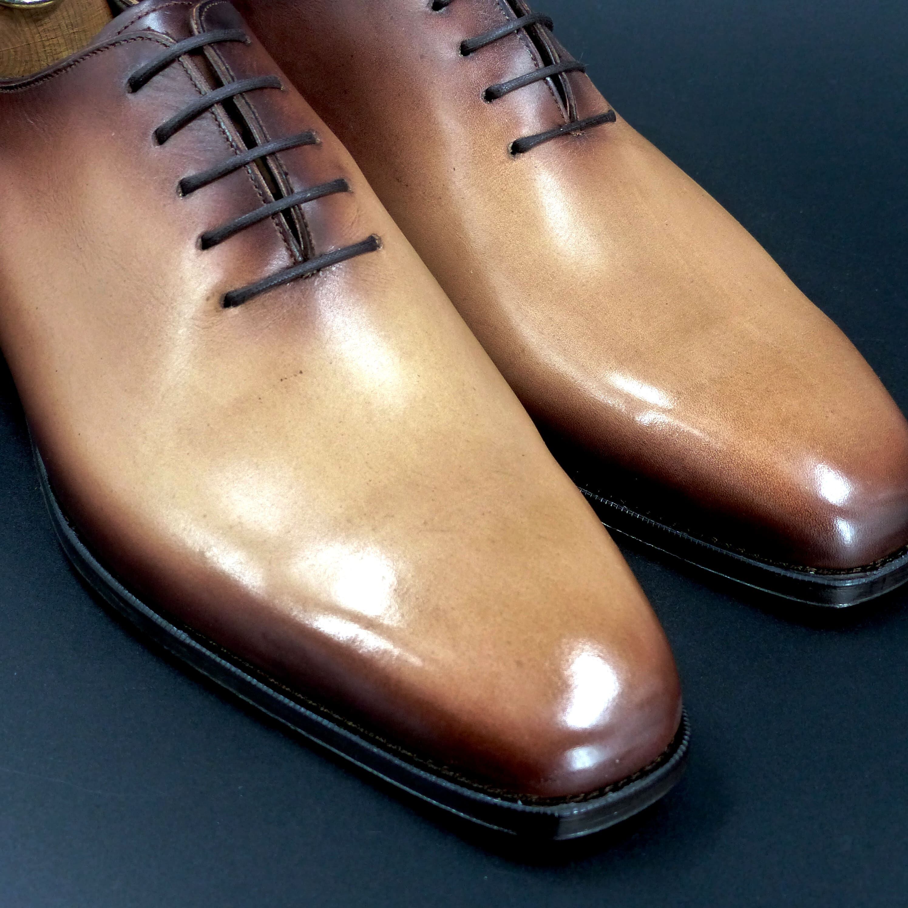 トゥの部分は透明感のあるハンドポリッシュ