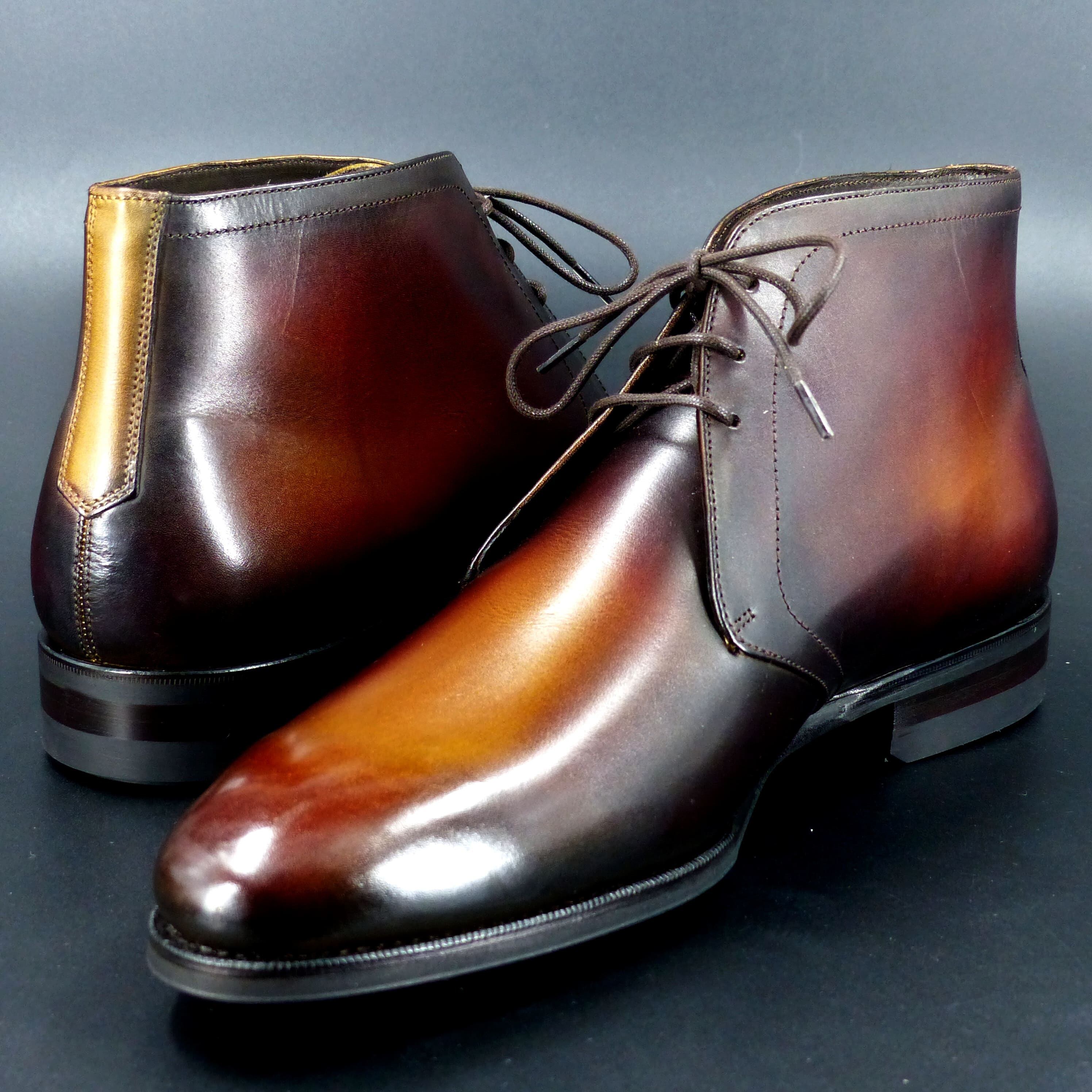 踏まずのくびれが美しい