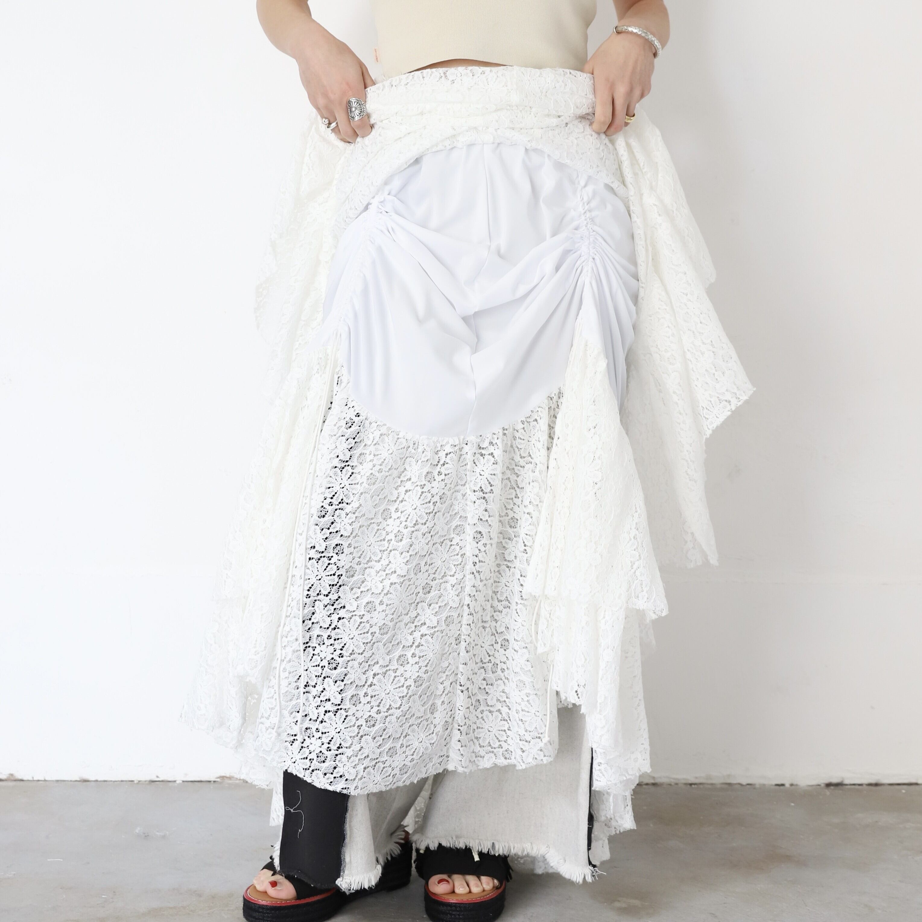 左右の紐でアレンジが可能