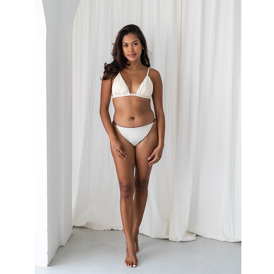 Ivory Msize, Model 159cm, Bottom:VICTORIA