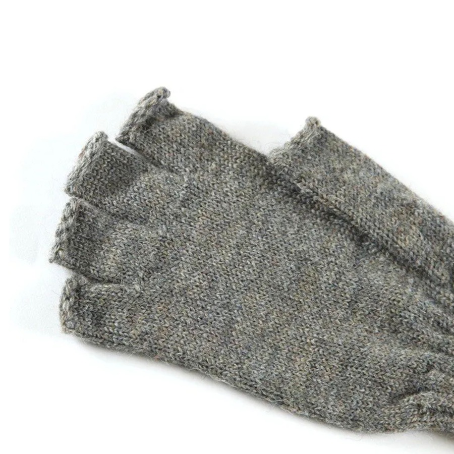 指先はほつれにくい様に加工