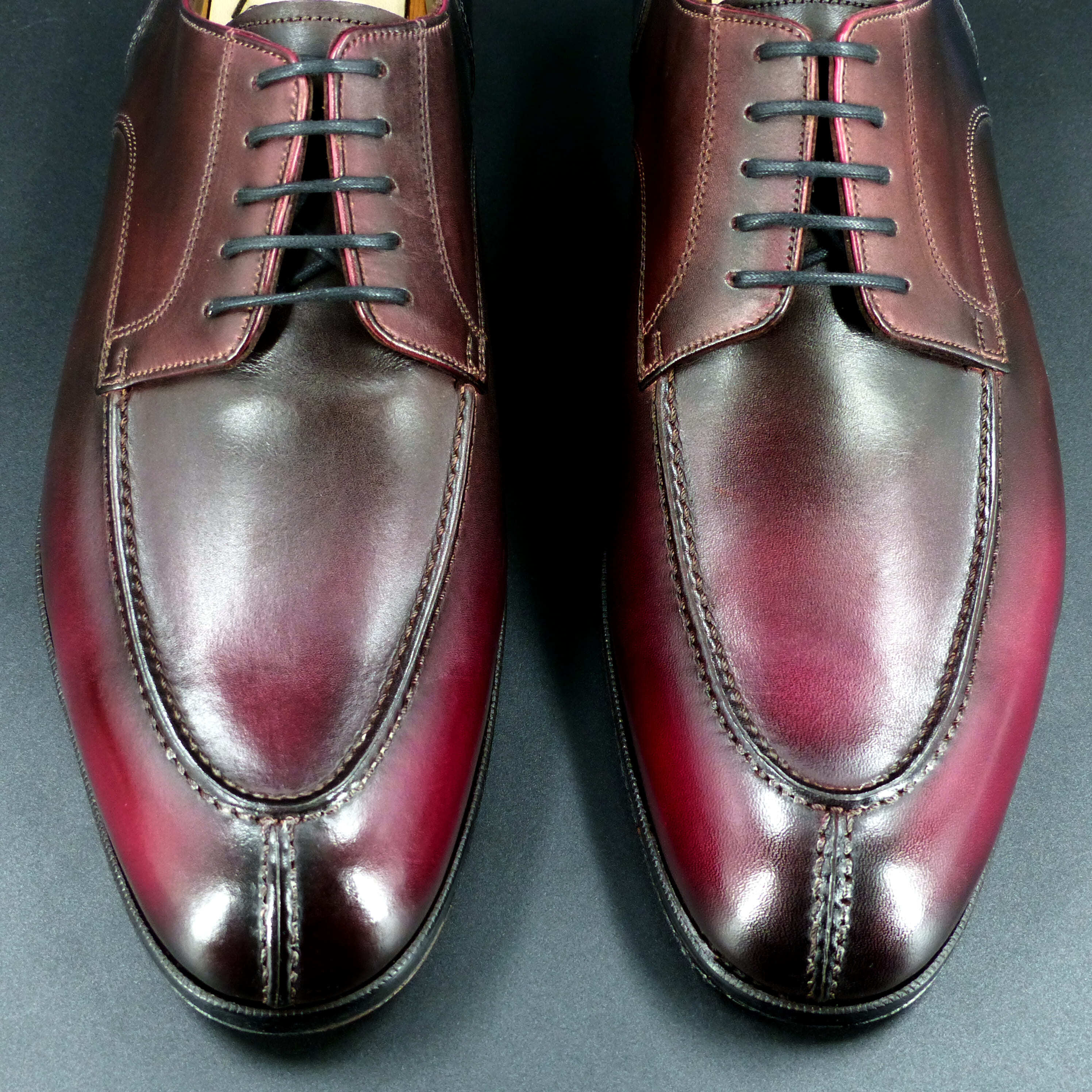 飽きのこない上品な欧州調アーモンド・トゥ