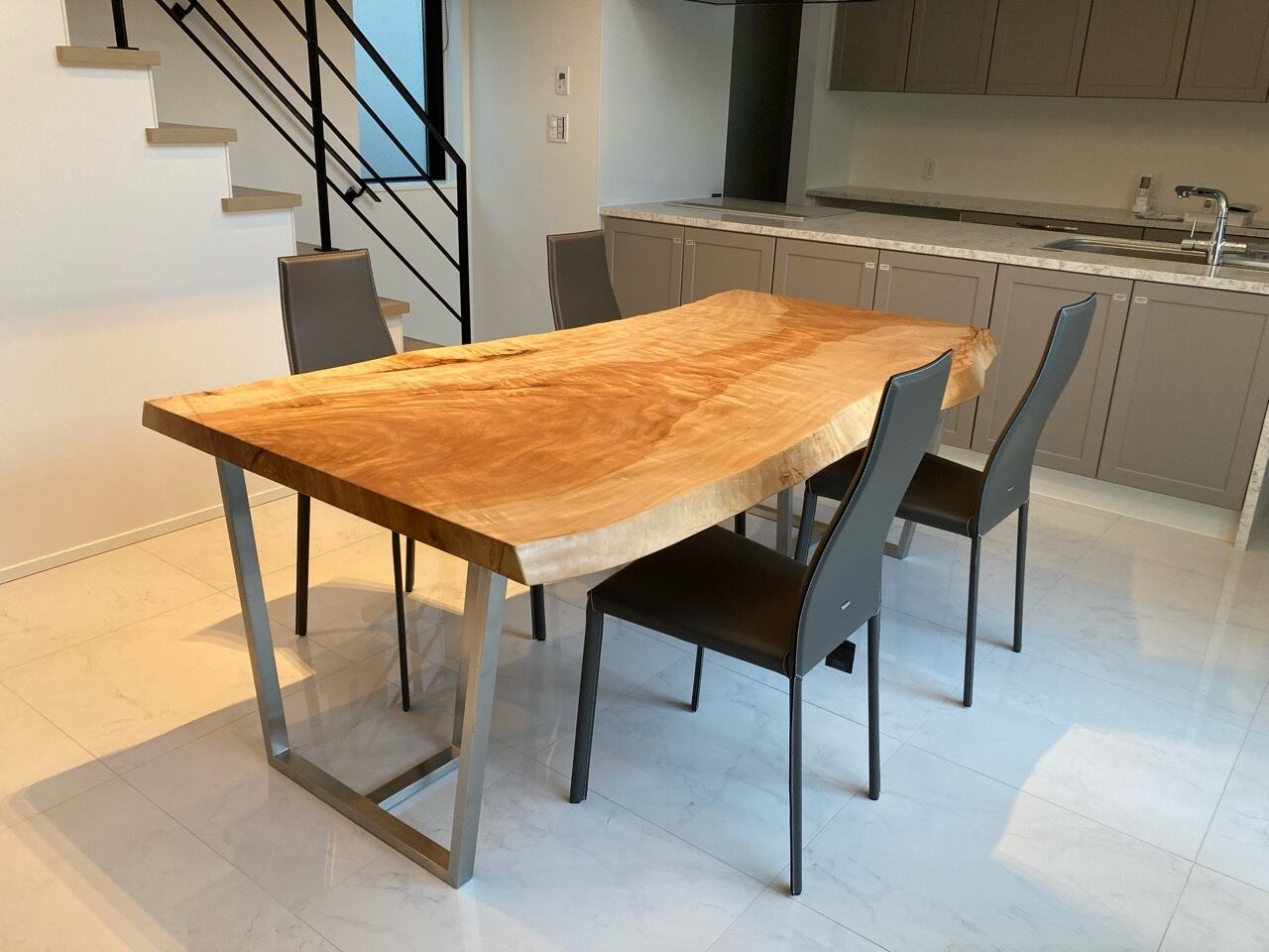 《納品事例》トチ　一枚板