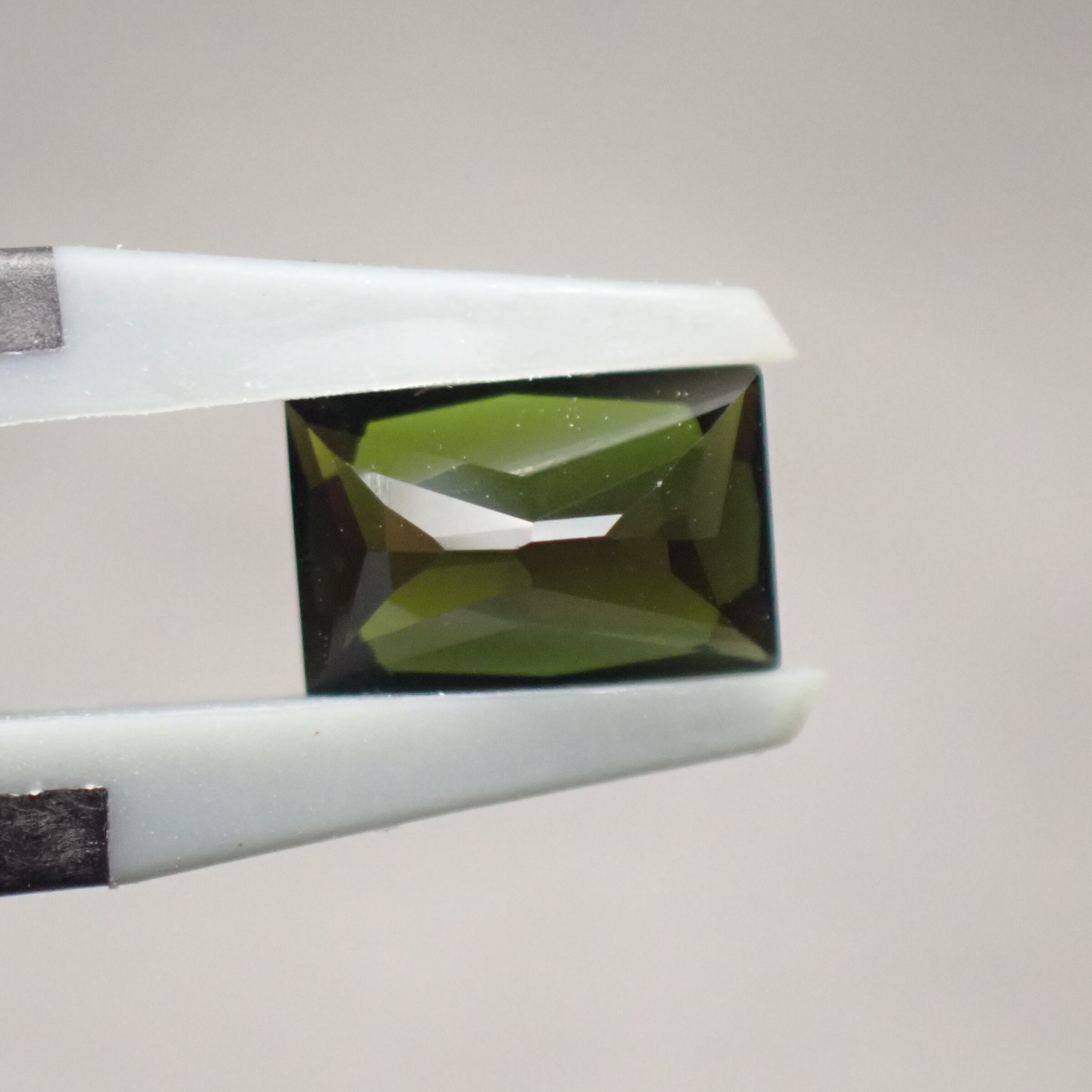 ウサンバラ効果☆タンザニア産カラーチェンジトルマリン 1.171ct