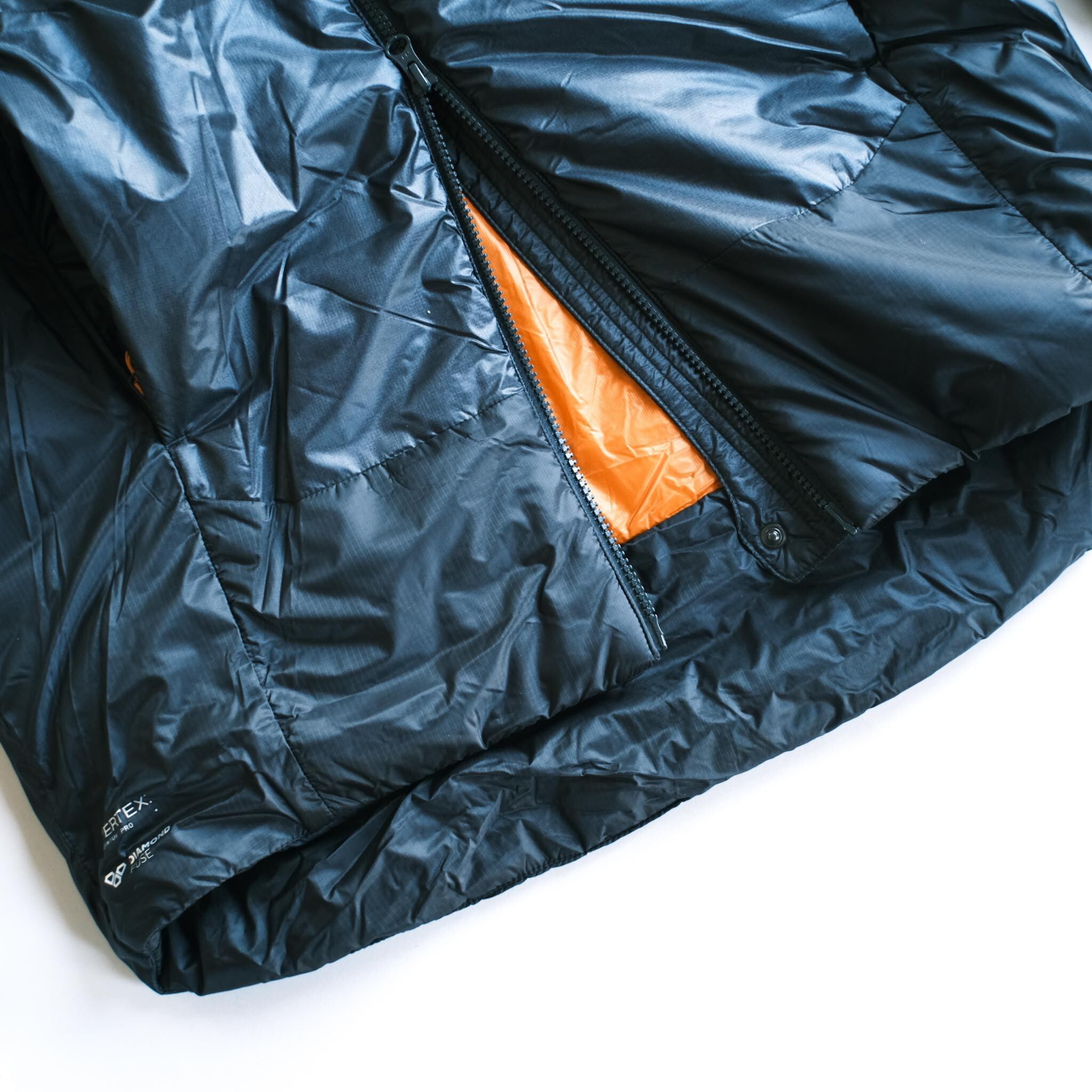 ダブルスライダージッパーとストッパーボタン