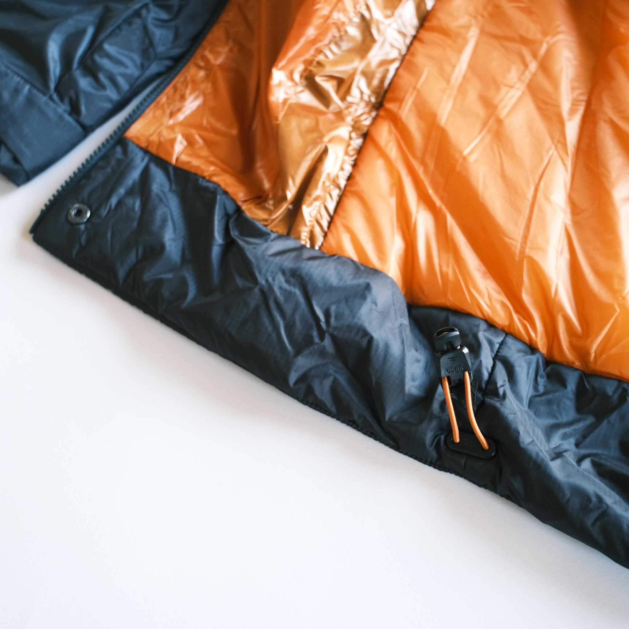 裾のドローコード