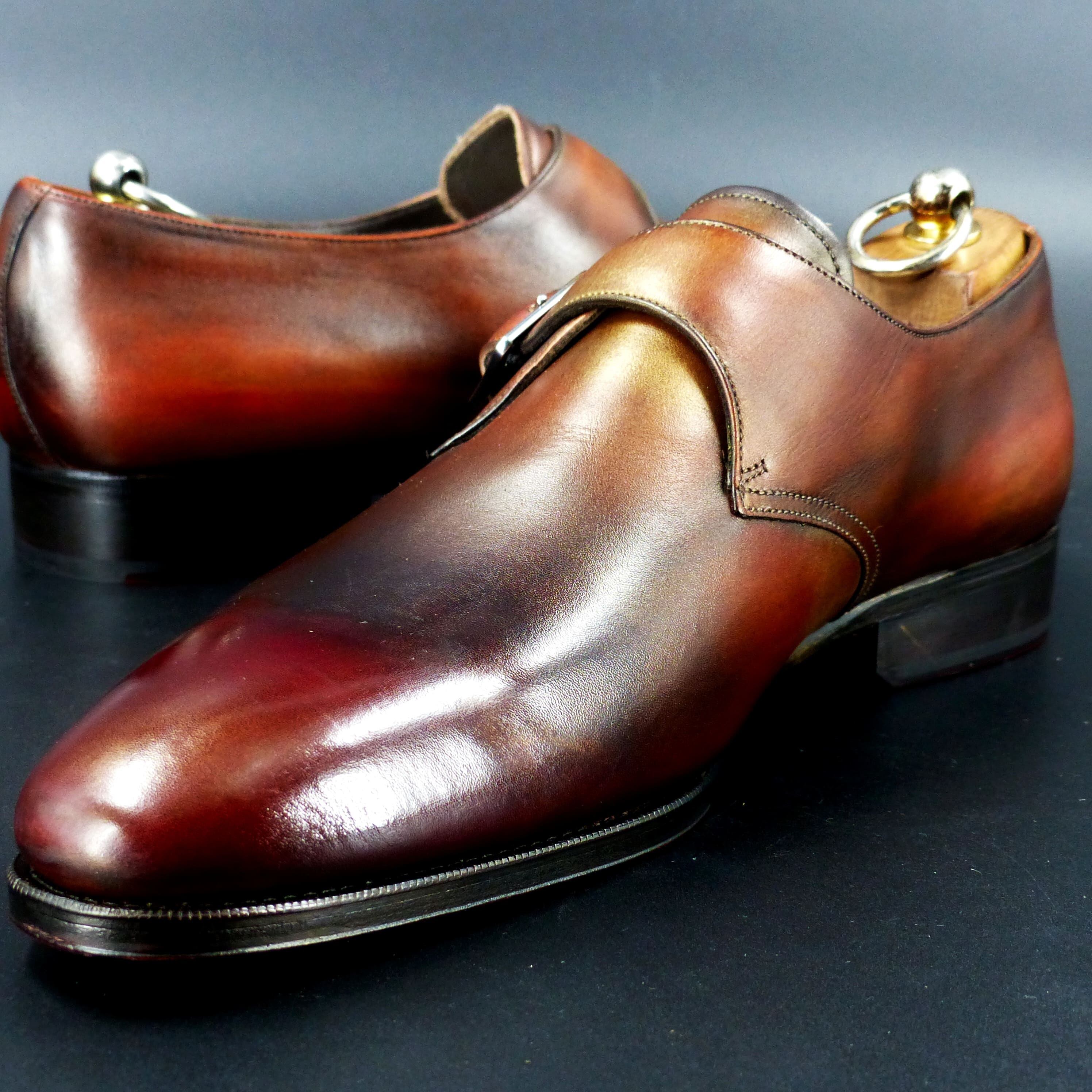 踏まずのくびれが美しい