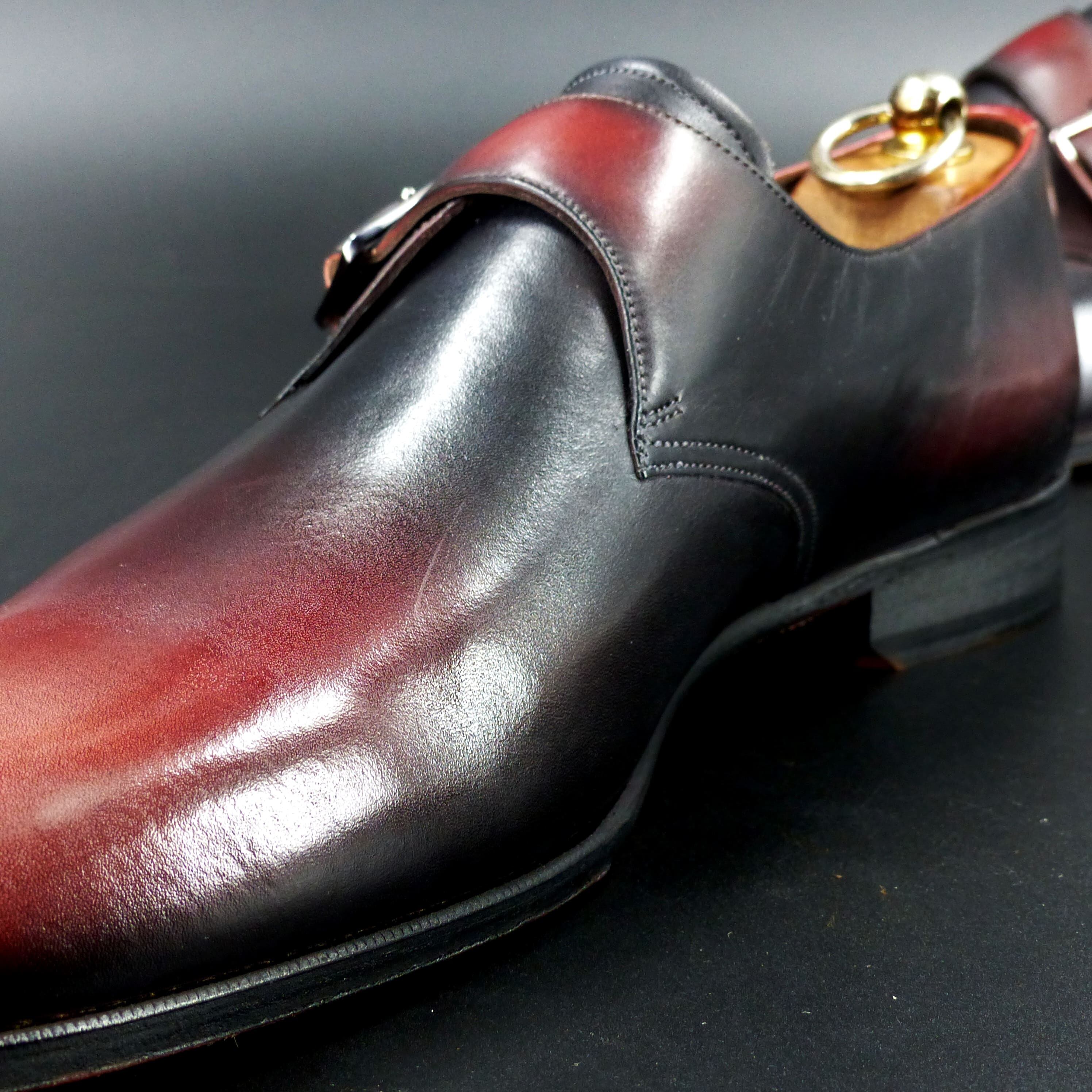 踏まずのくびれが美しい