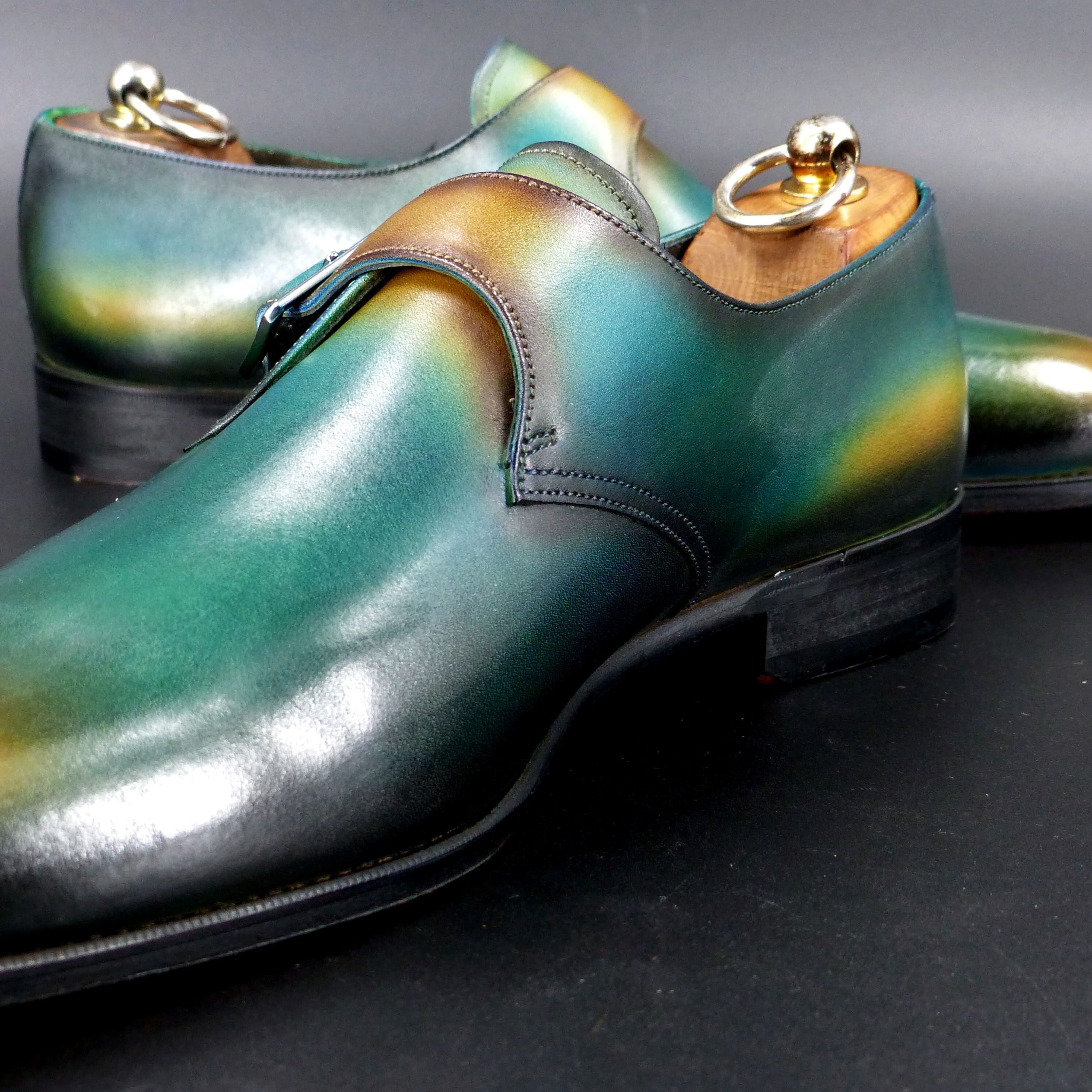 踏まずのくびれが美しい