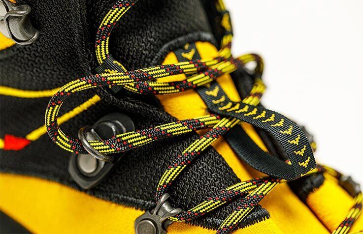 ワンアクションで開閉可能なシューレースストッパー