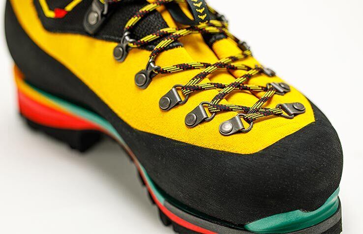 つま先部に設けた＋１ピッチのシューレースフック